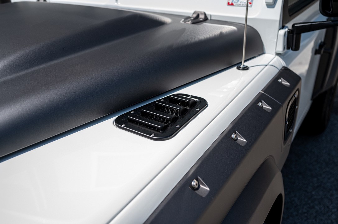 LAND ROVER Defender 90 2.2 TD4 Station Wagon-image-5