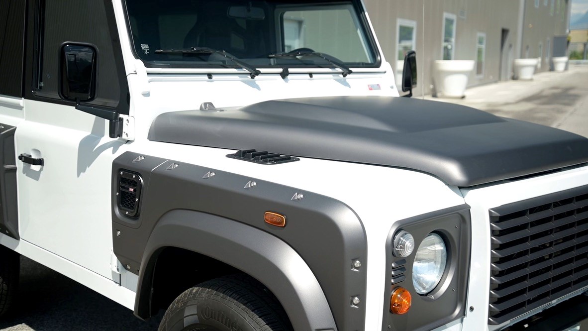 LAND ROVER Defender 90 2.2 TD4 Station Wagon-image-7
