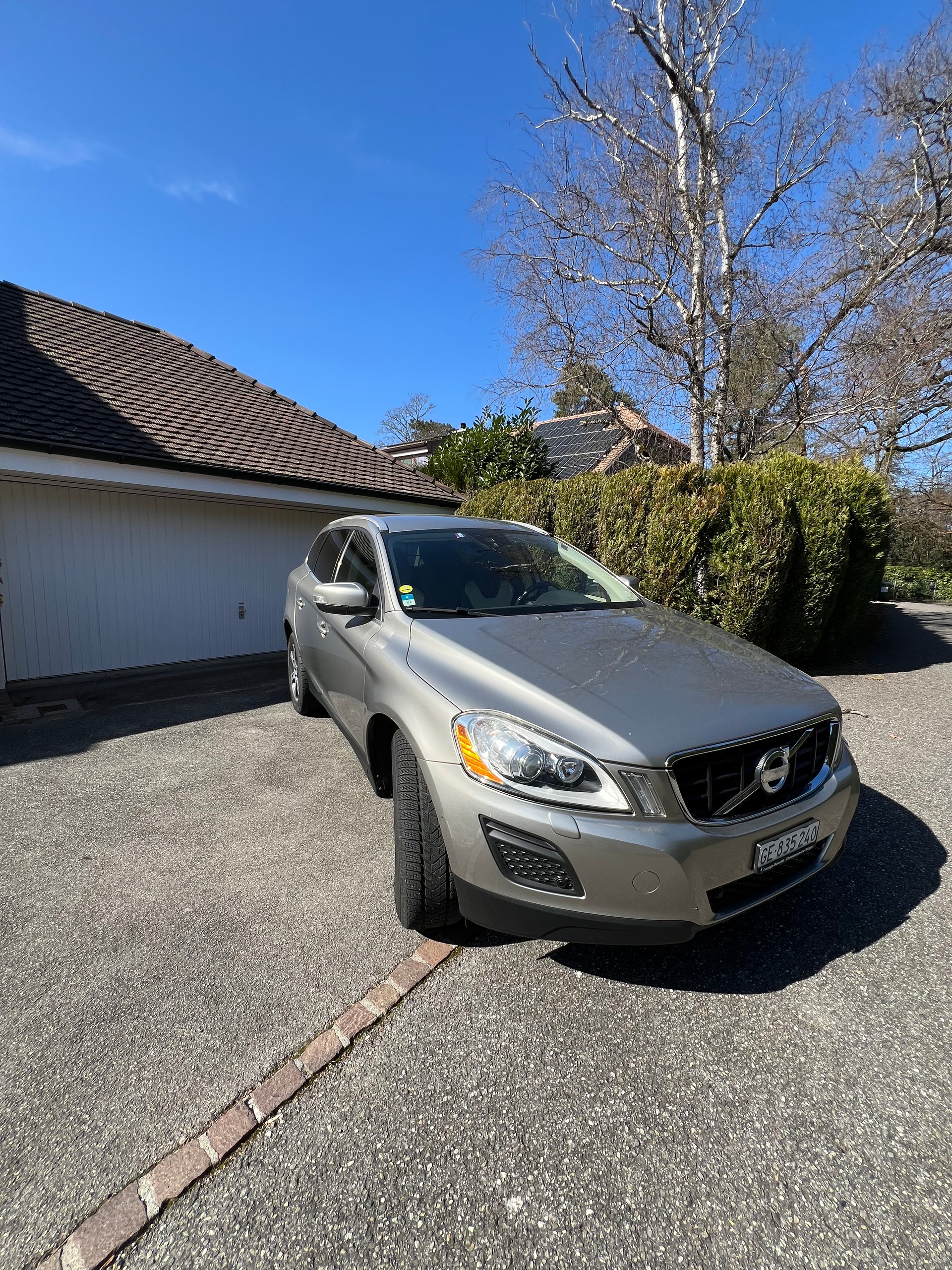 VOLVO XC60-image-1