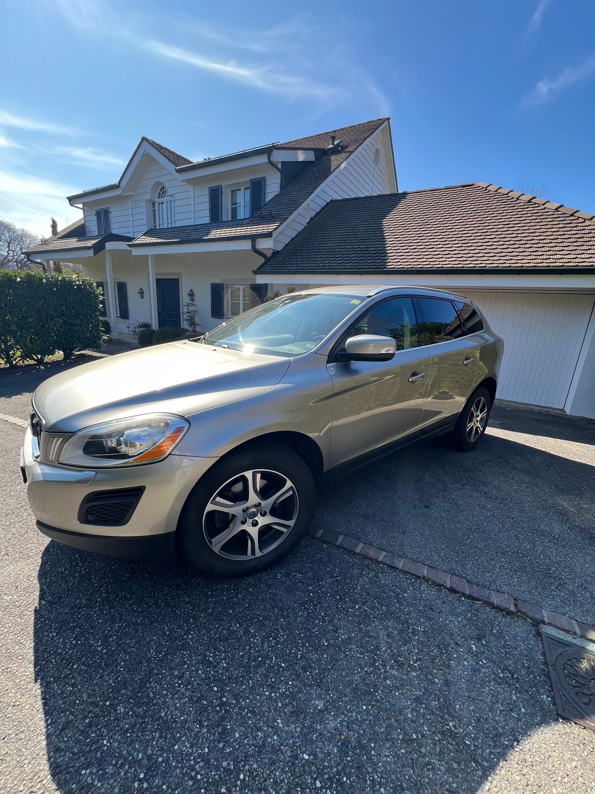 VOLVO XC60-image-2