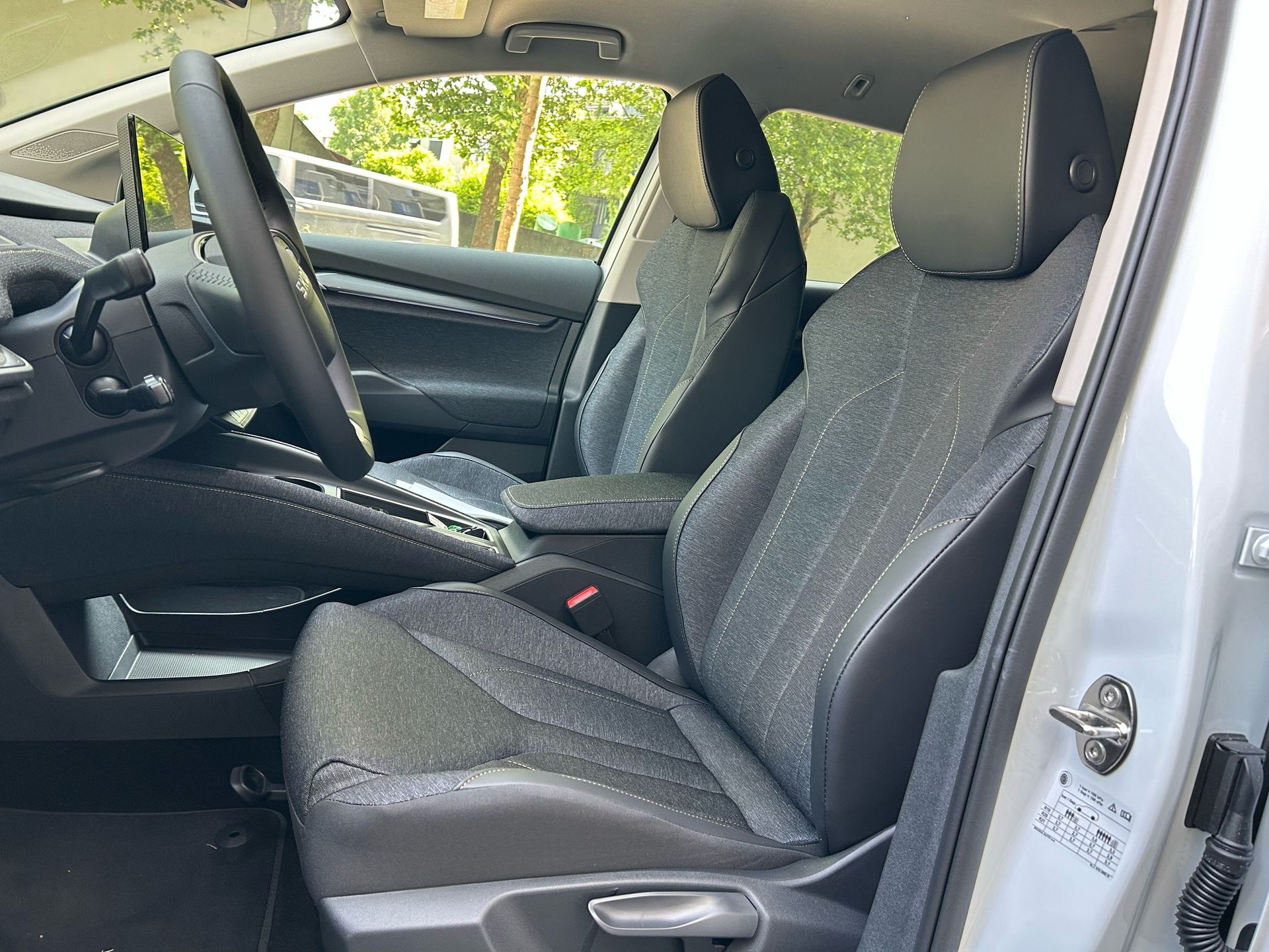 SKODA Elroq 85-image-9
