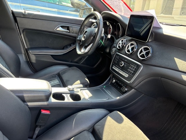 MERCEDES-BENZ Shooting Brake 180 AMG - Line 1.6 Kaufen