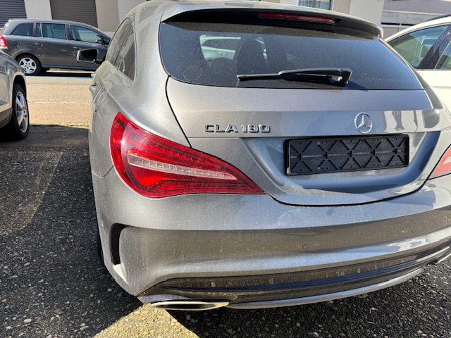 MERCEDES-BENZ Shooting Brake 180 AMG - Line 1.6-image-4