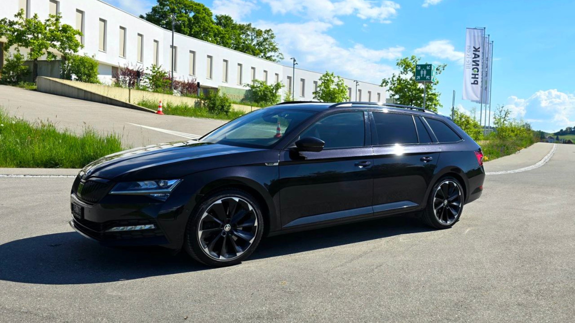 SKODA Superb Combi 2.0 TSI SportLine Plus 4x4 DSG-image-1