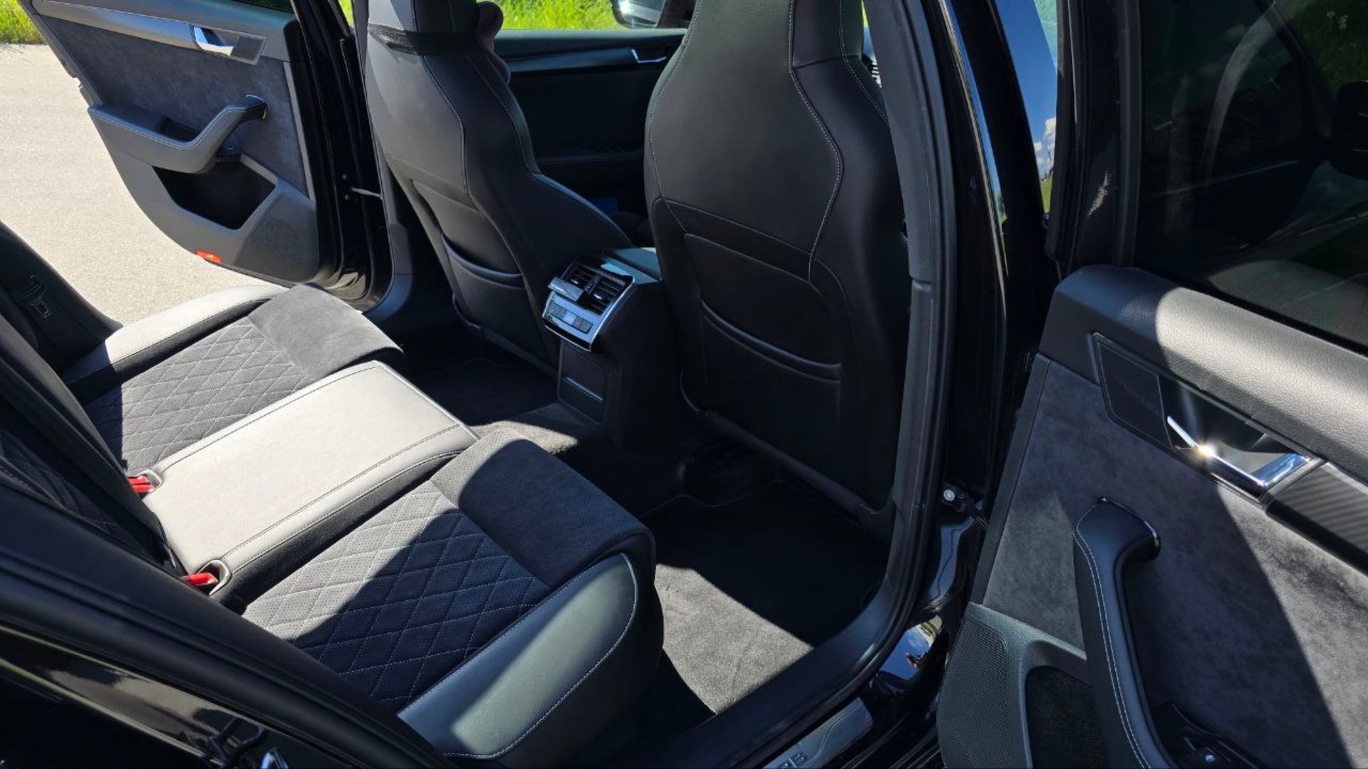 SKODA Superb Combi 2.0 TSI SportLine Plus 4x4 DSG-image-7