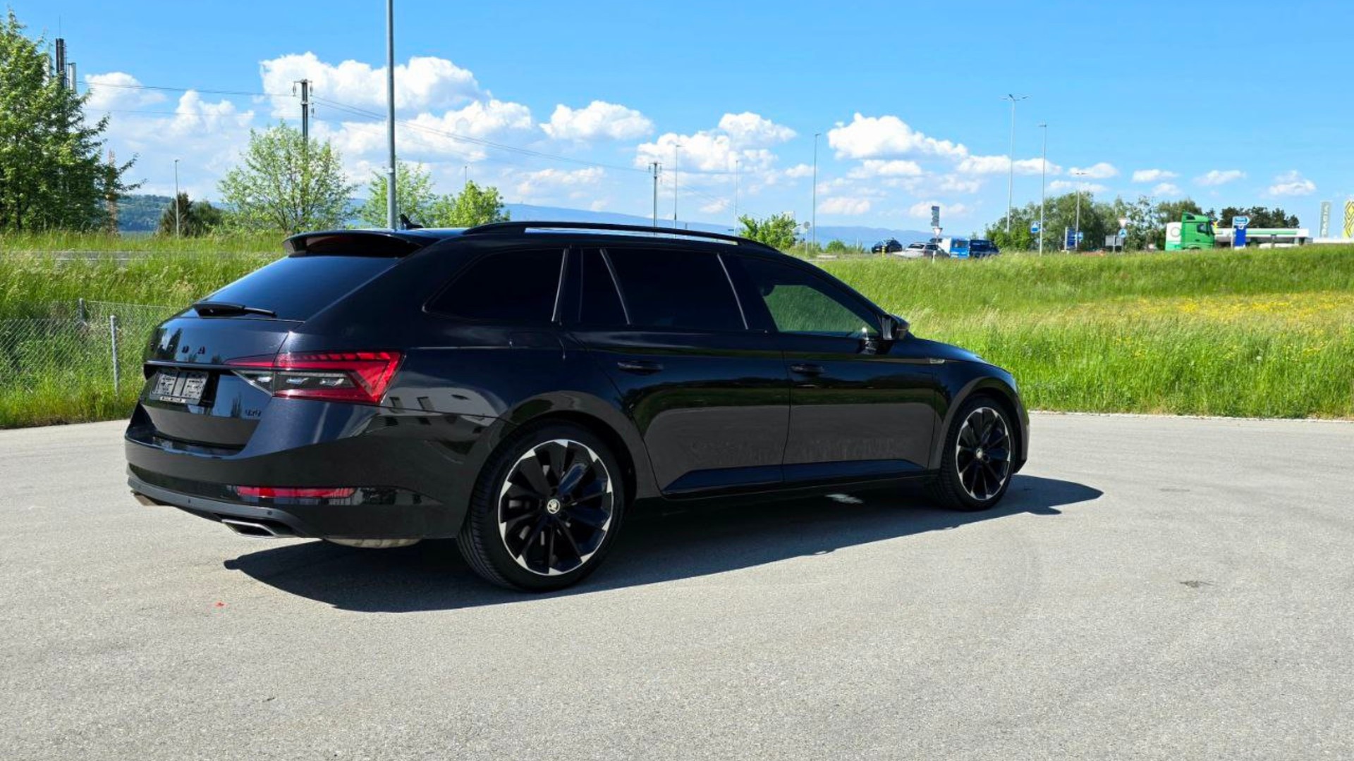 SKODA Superb Combi 2.0 TSI SportLine Plus 4x4 DSG-image-3