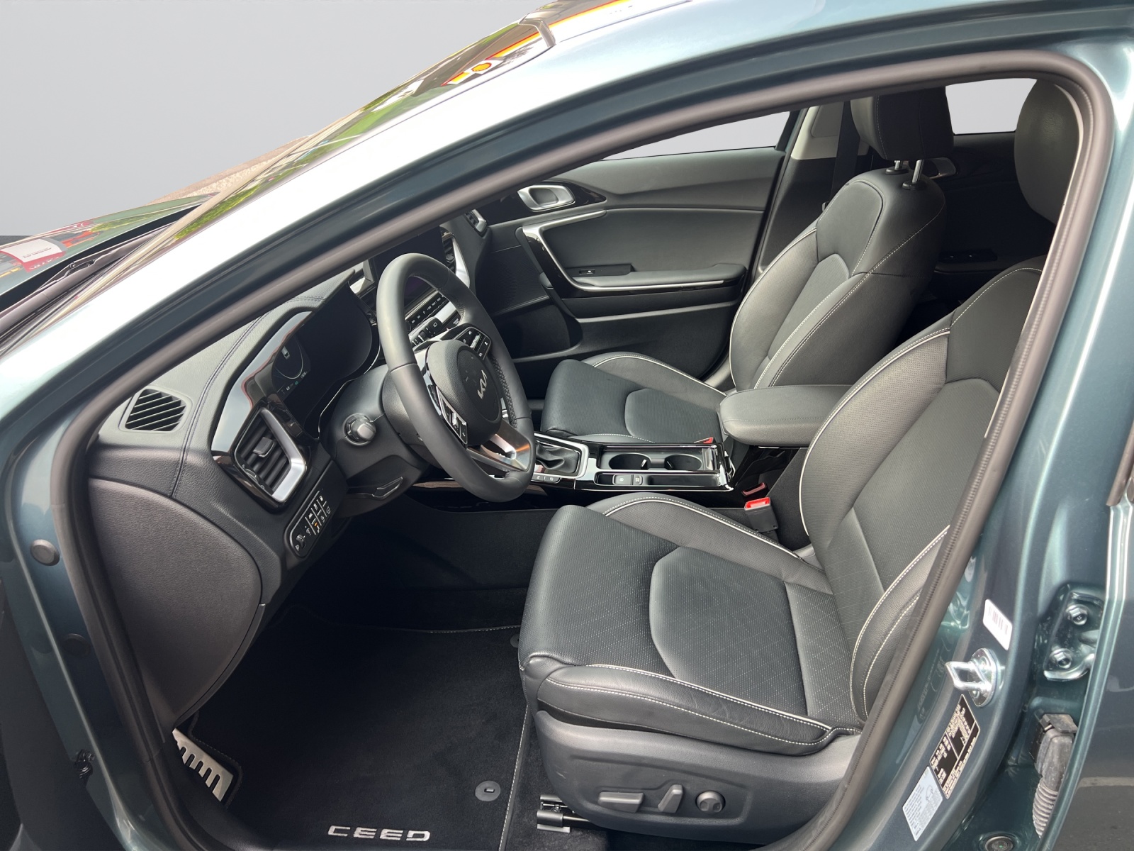 KIA Ceed SW1.6 GDi PHEV Style-image-5