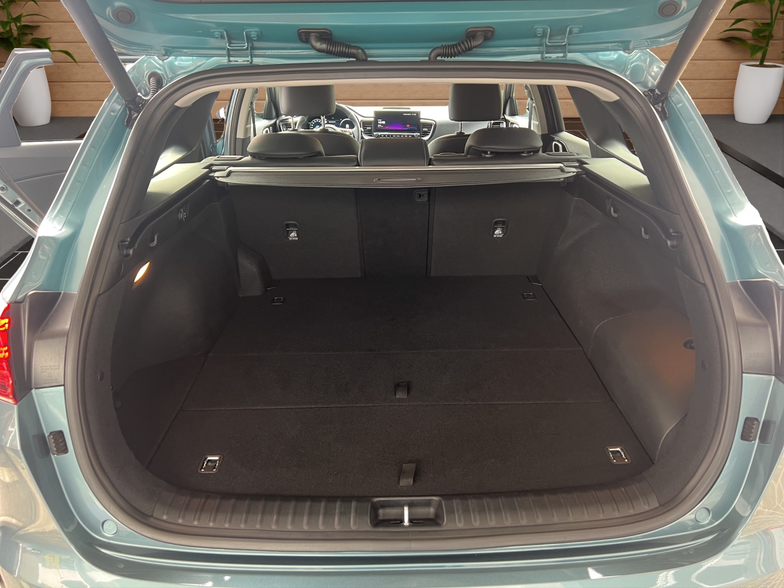 KIA Ceed SW1.6 GDi PHEV Style-image-13