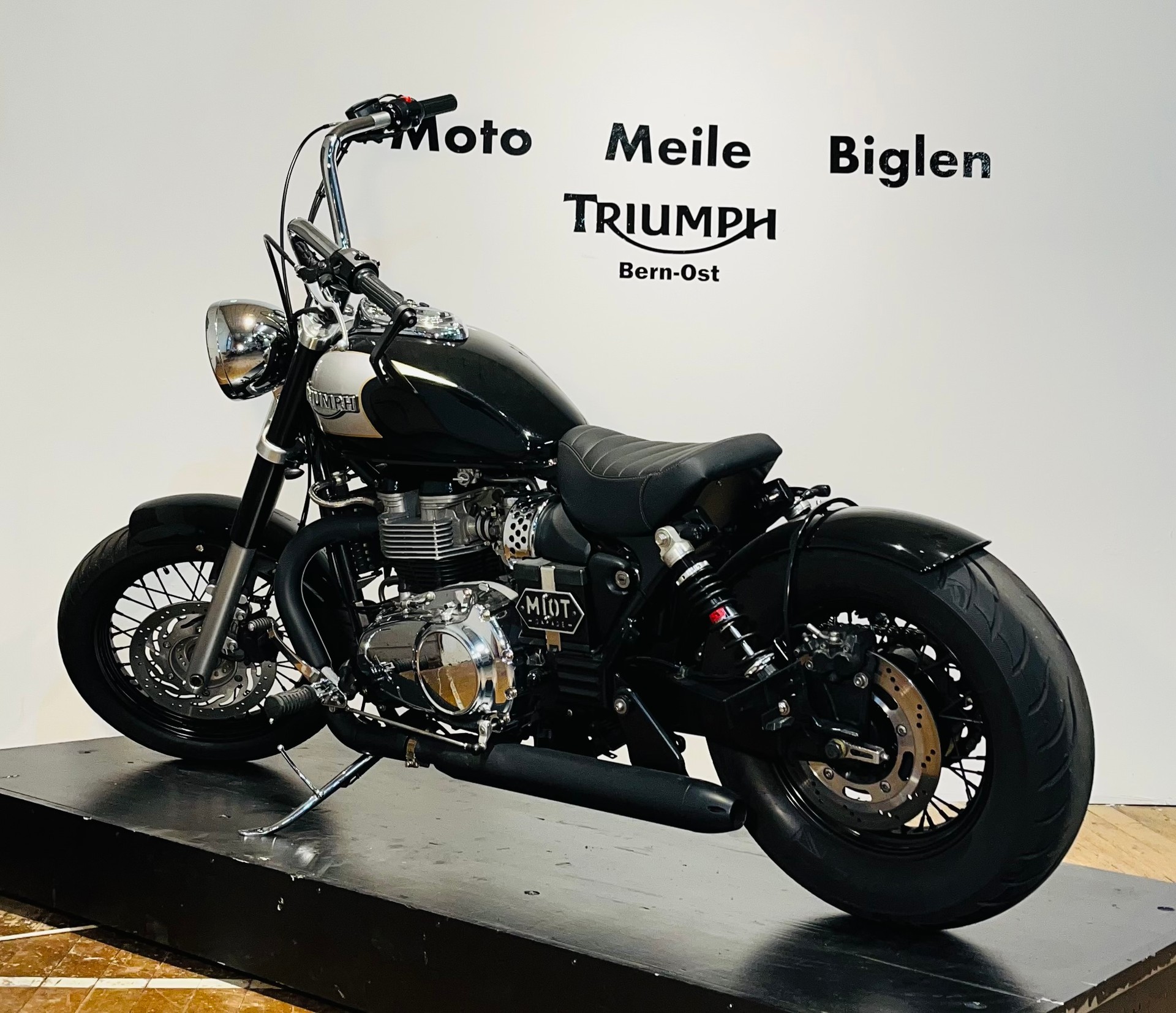 TRIUMPH Bonneville America 800-showroom-element-1