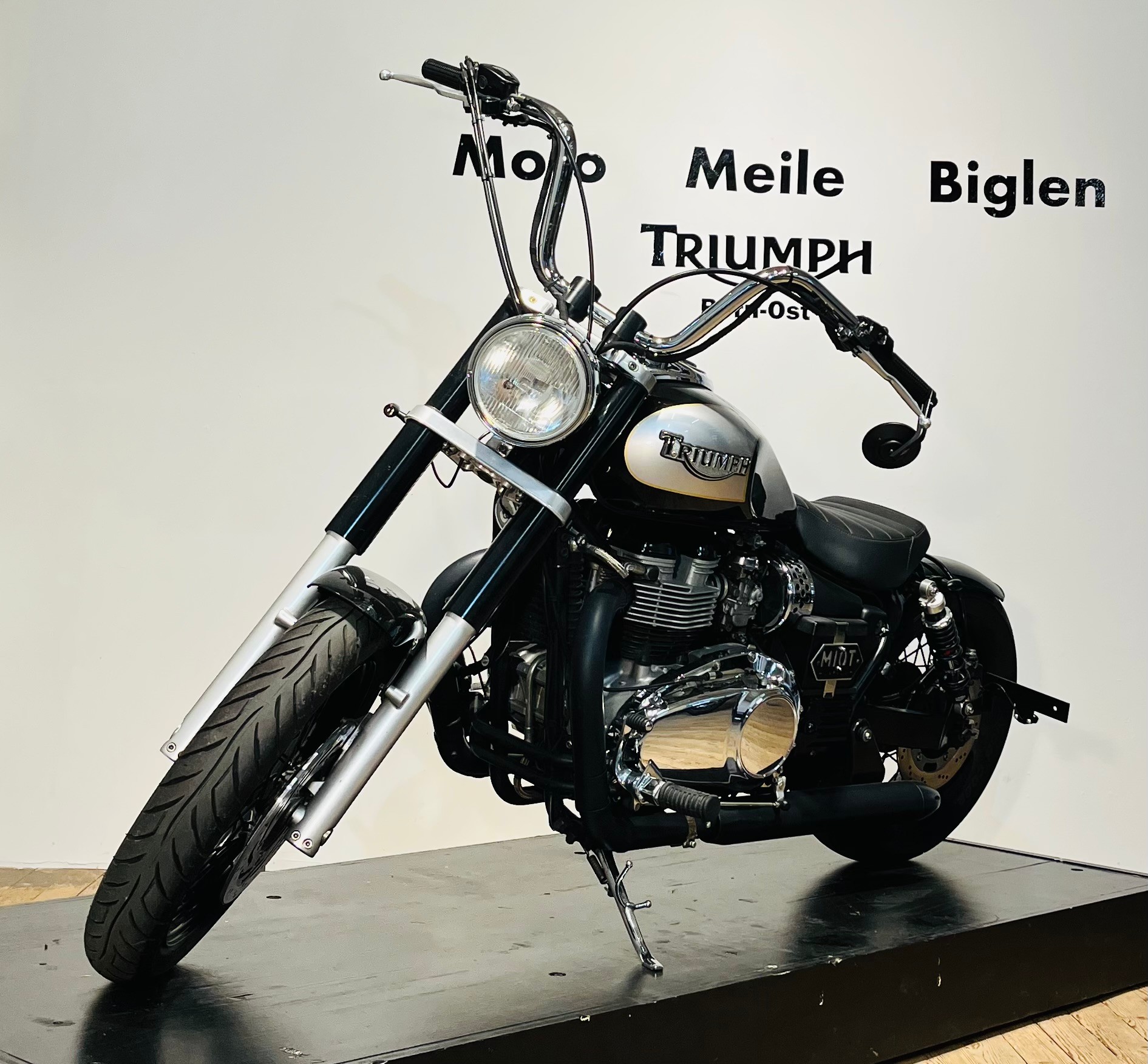 TRIUMPH Bonneville America 800-showroom-element-3
