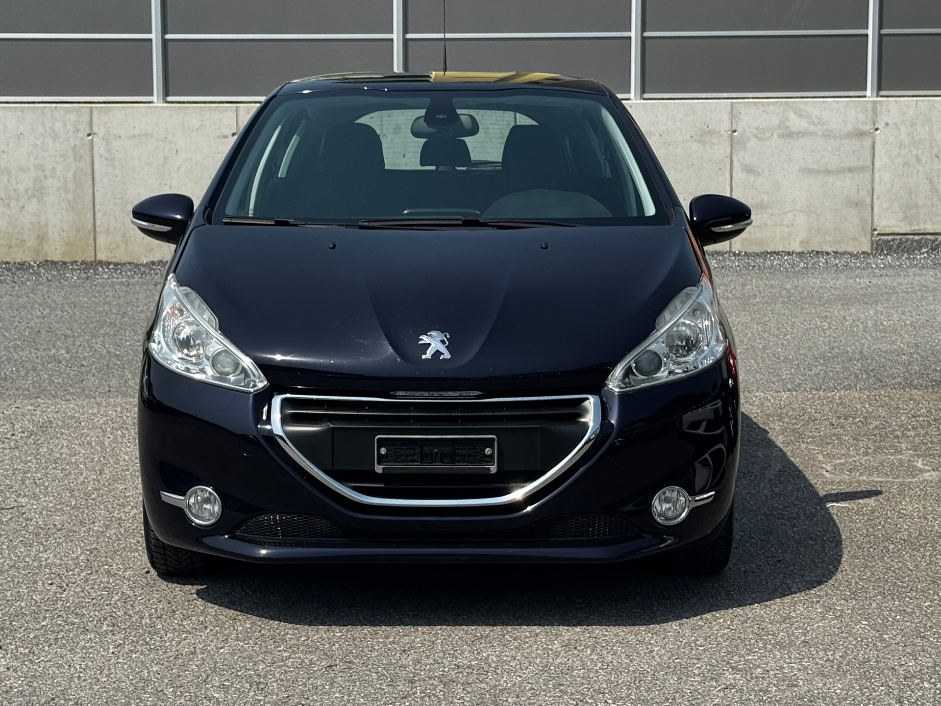 PEUGEOT 208 1.2 THP Allure-image-3