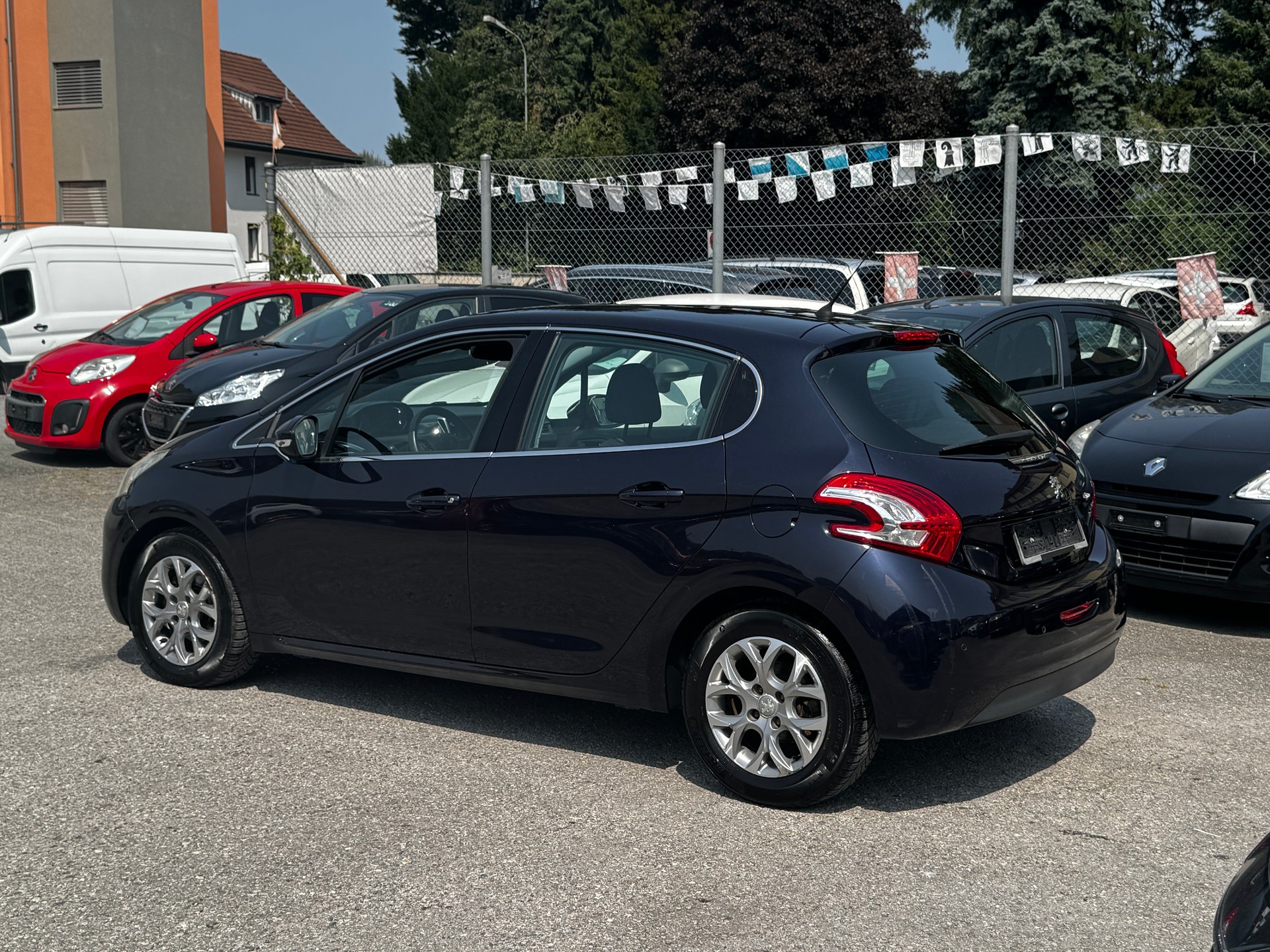 PEUGEOT 208 1.2 THP Allure-image-15