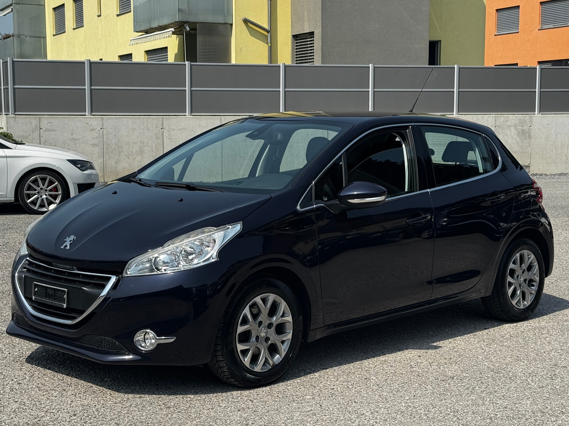 PEUGEOT 208 1.2 THP Allure-image-2