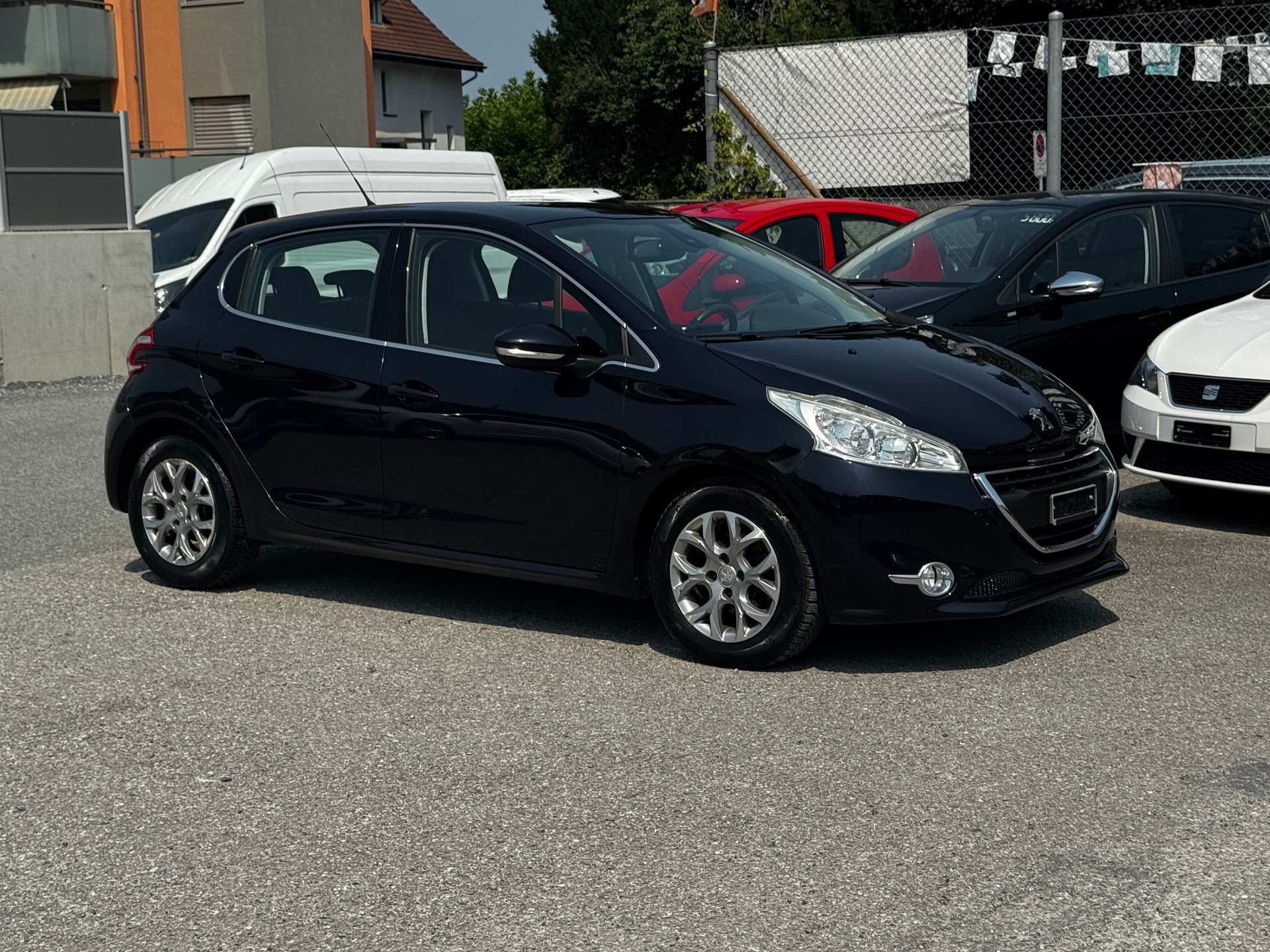 PEUGEOT 208 1.2 THP Allure-image-4