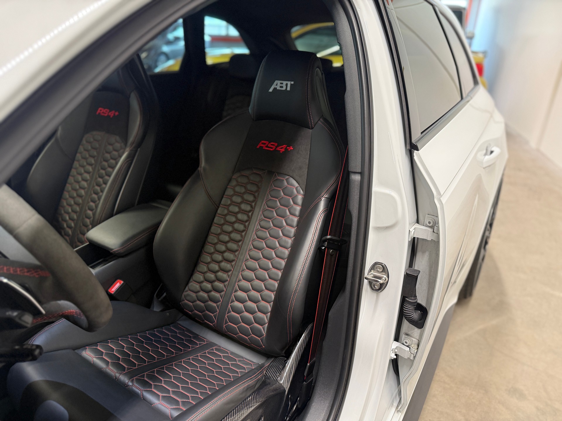 AUDI RS4+ Avant 2.9 TFSI quattro tiptronic-image-13