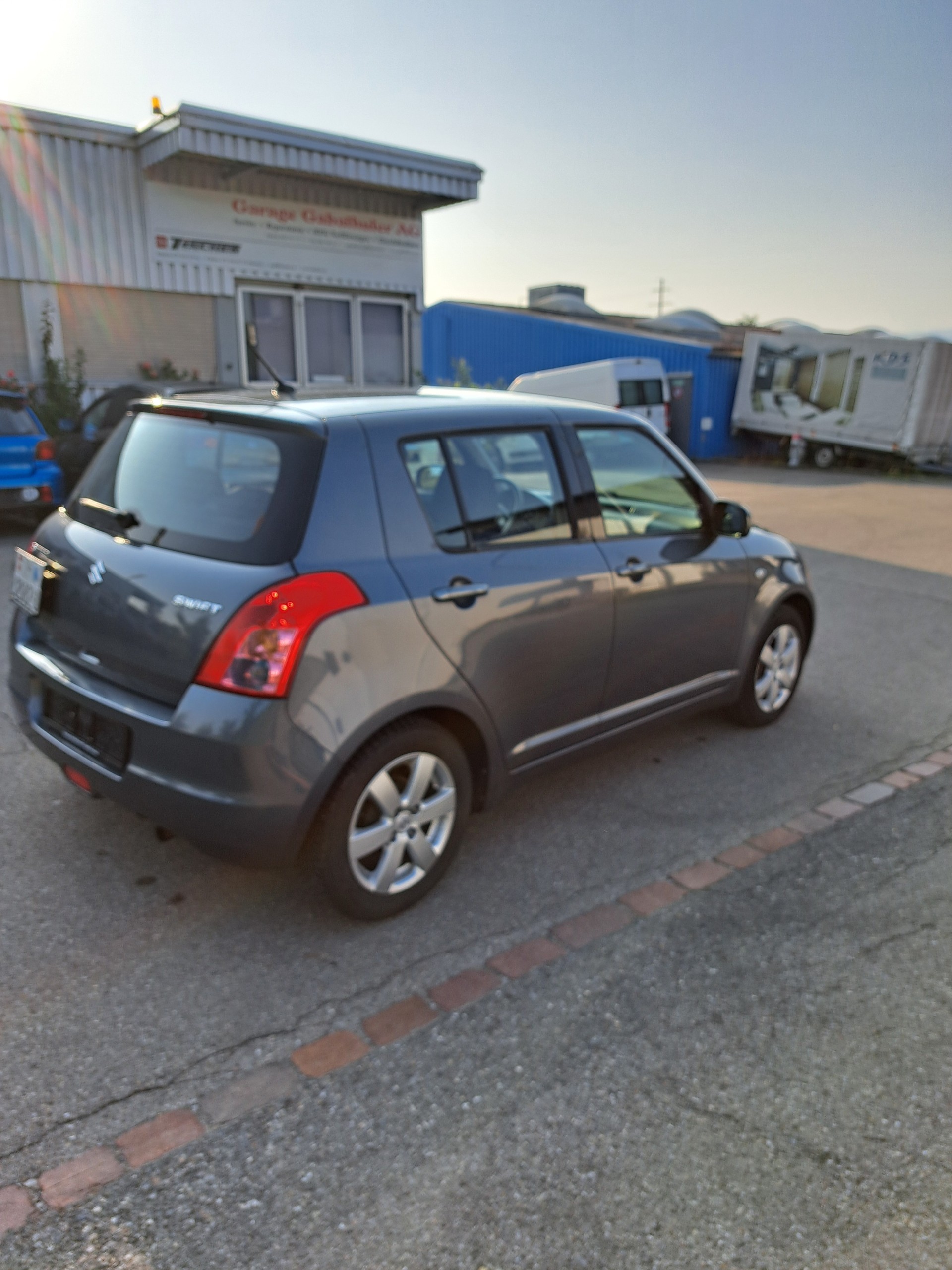 SUZUKI Swift 1.3i 16V GL Top-image-2