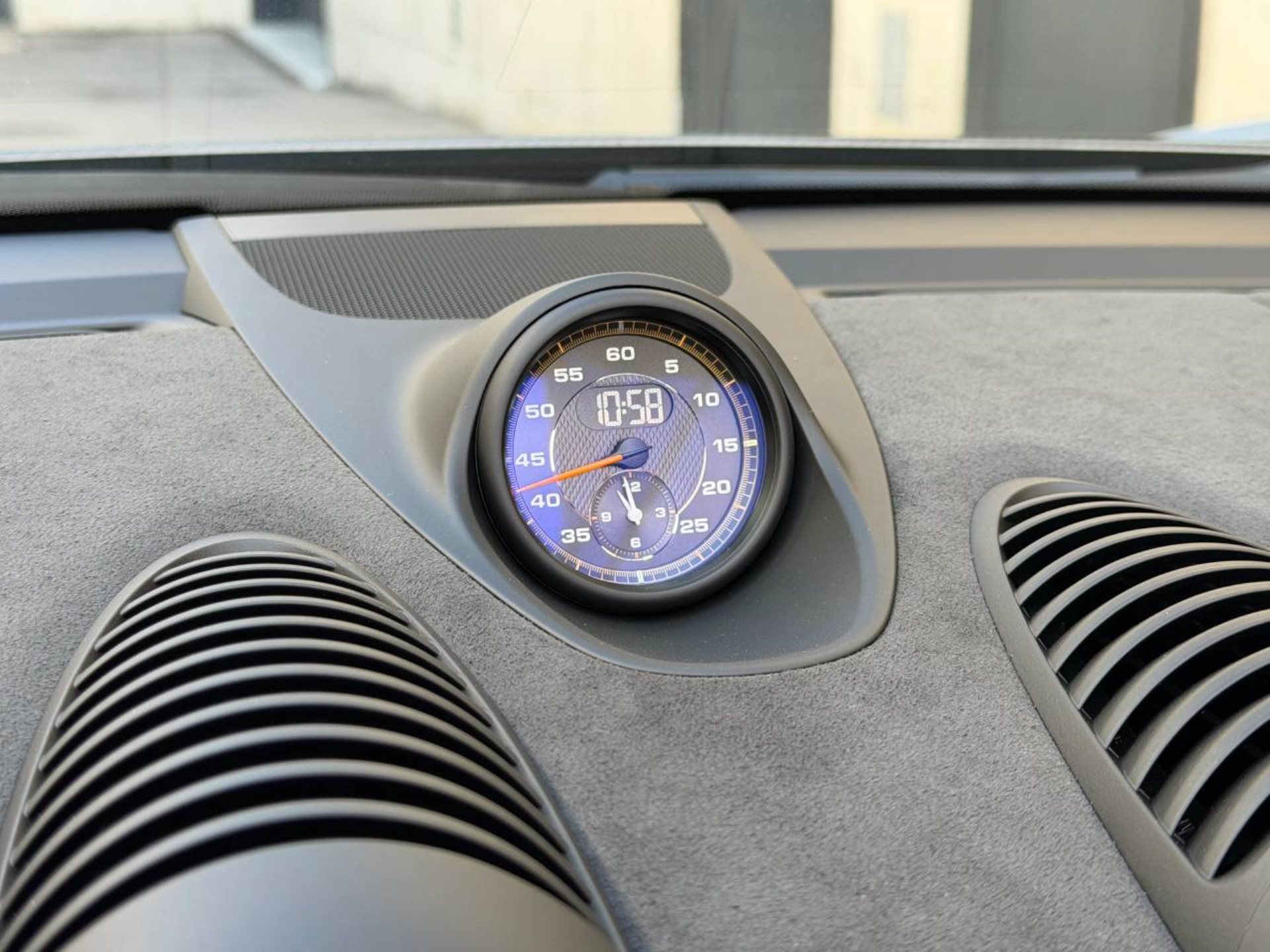 PORSCHE 718 Spyder RS-image-29