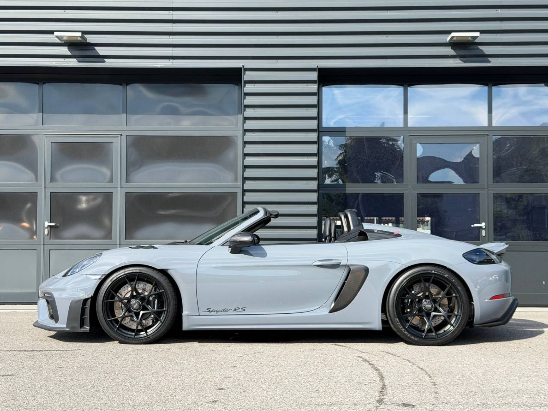 PORSCHE 718 Spyder RS-image-1