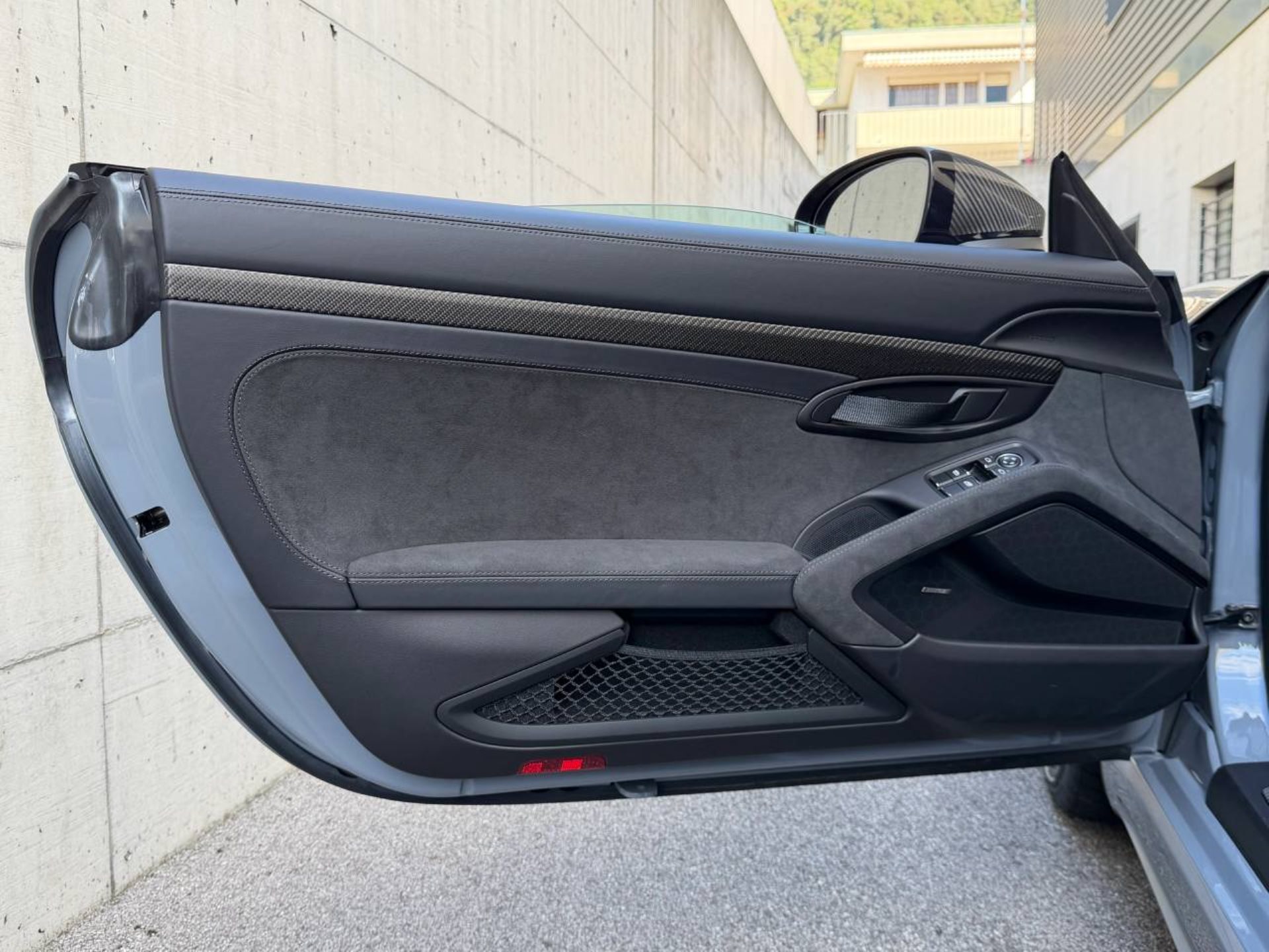 PORSCHE 718 Spyder RS-image-30