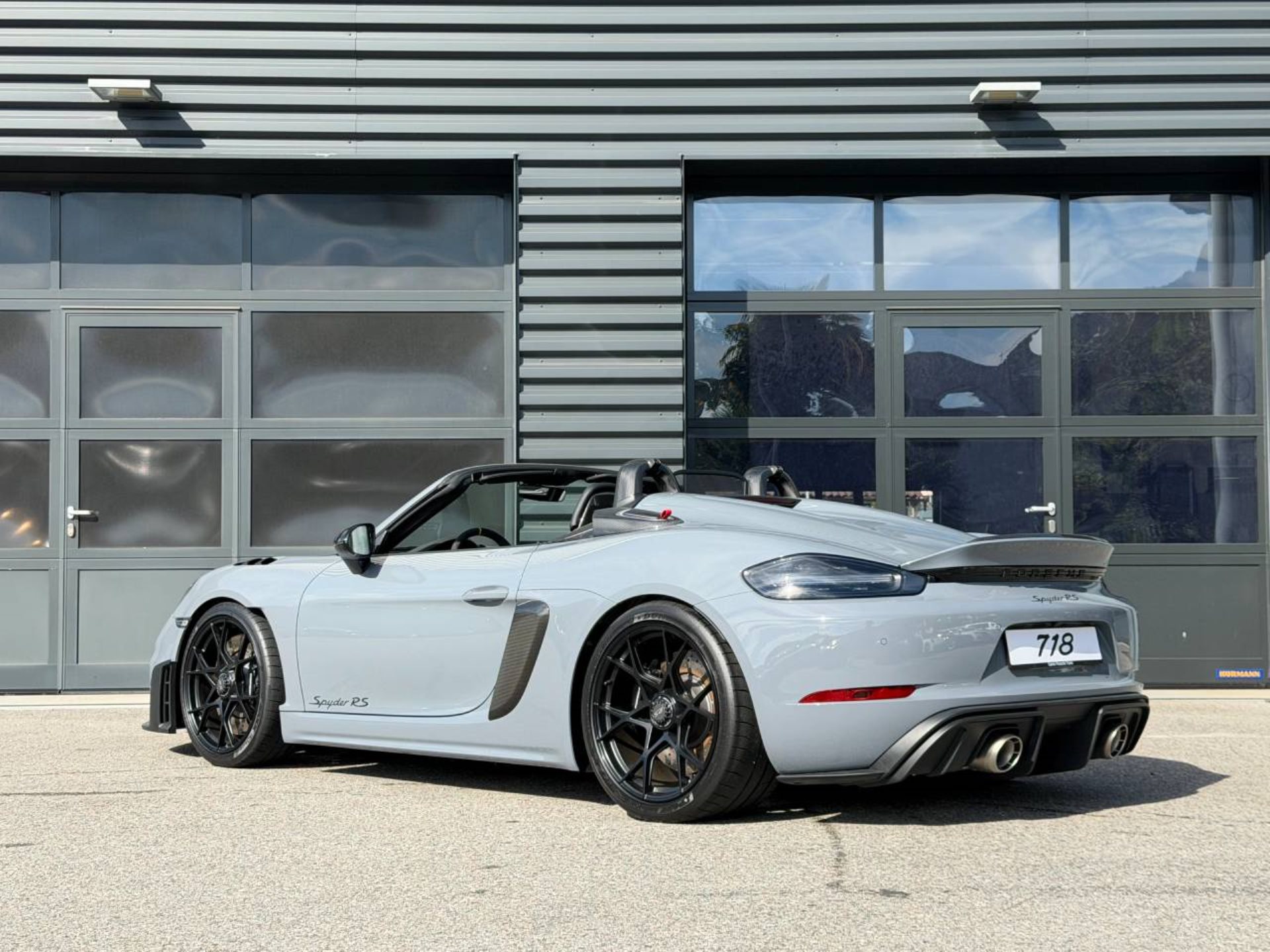 PORSCHE 718 Spyder RS-image-2