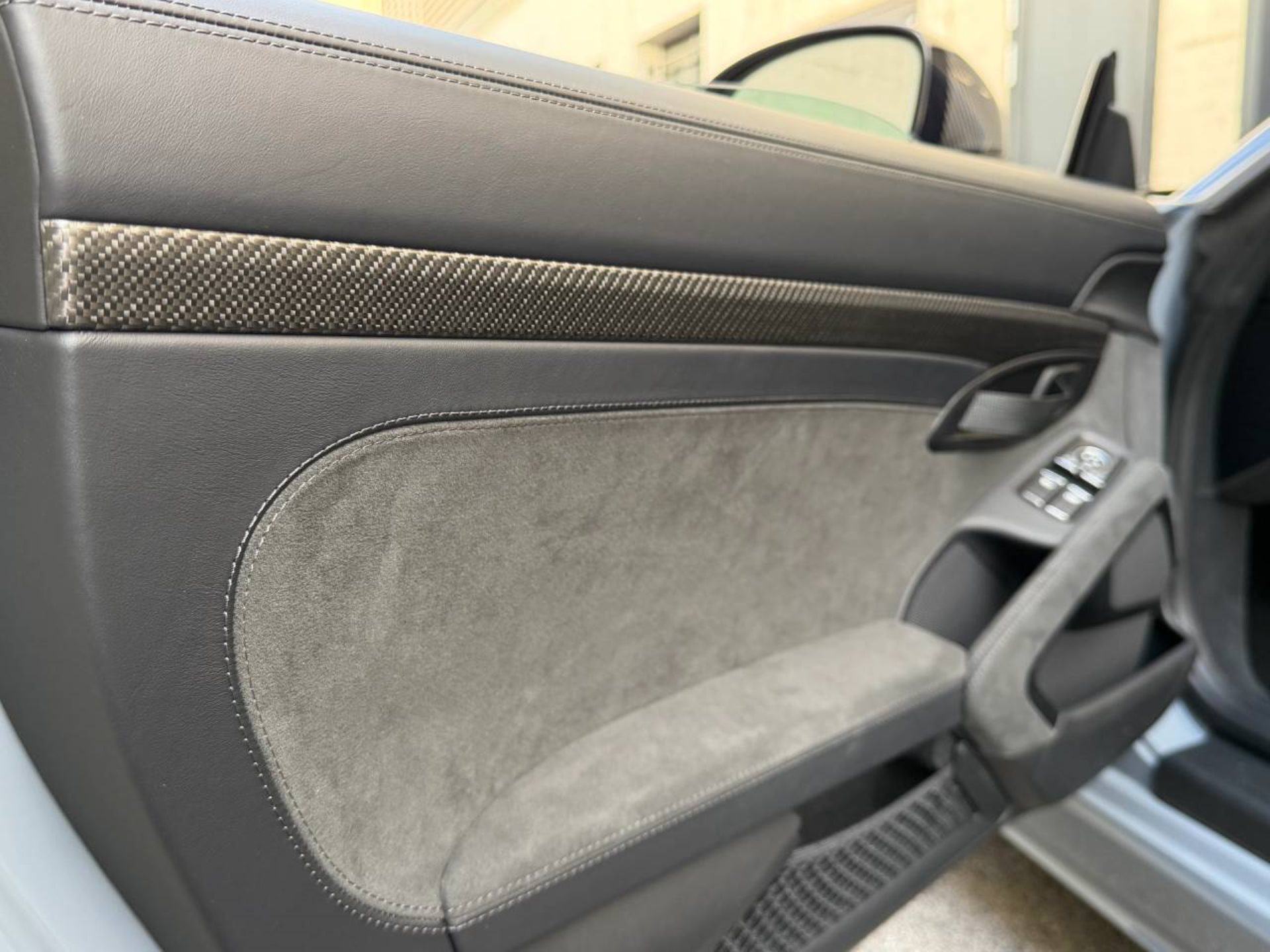PORSCHE 718 Spyder RS-image-23