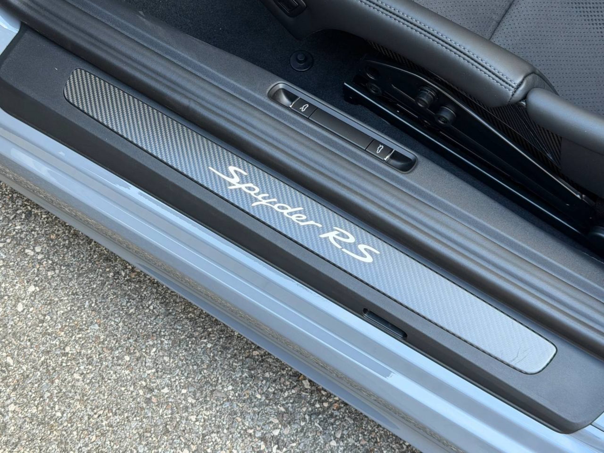 PORSCHE 718 Spyder RS-image-31