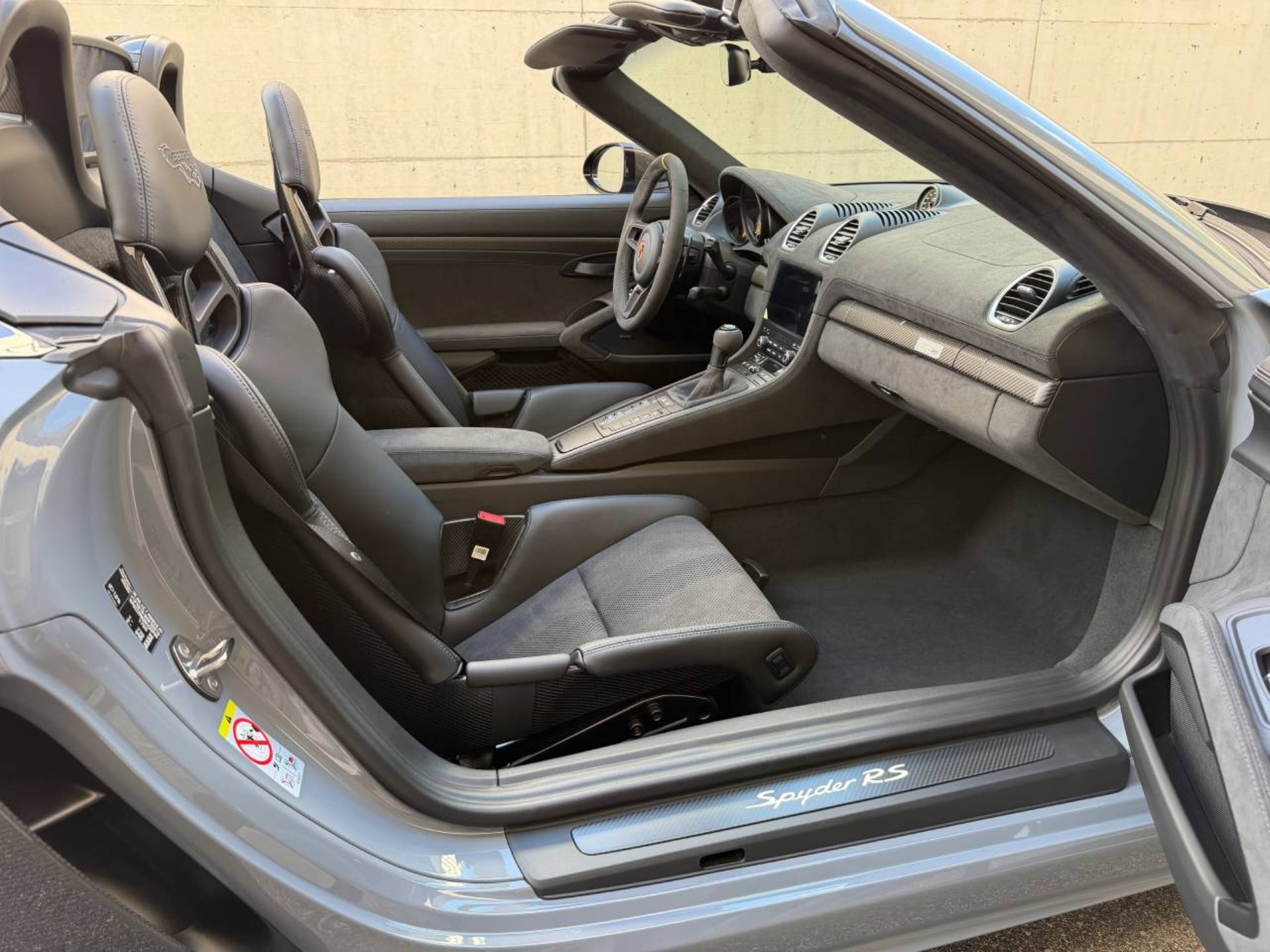 PORSCHE 718 Spyder RS-image-25