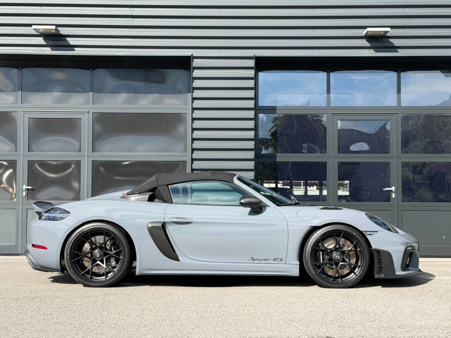 PORSCHE 718 Spyder RS-image-12