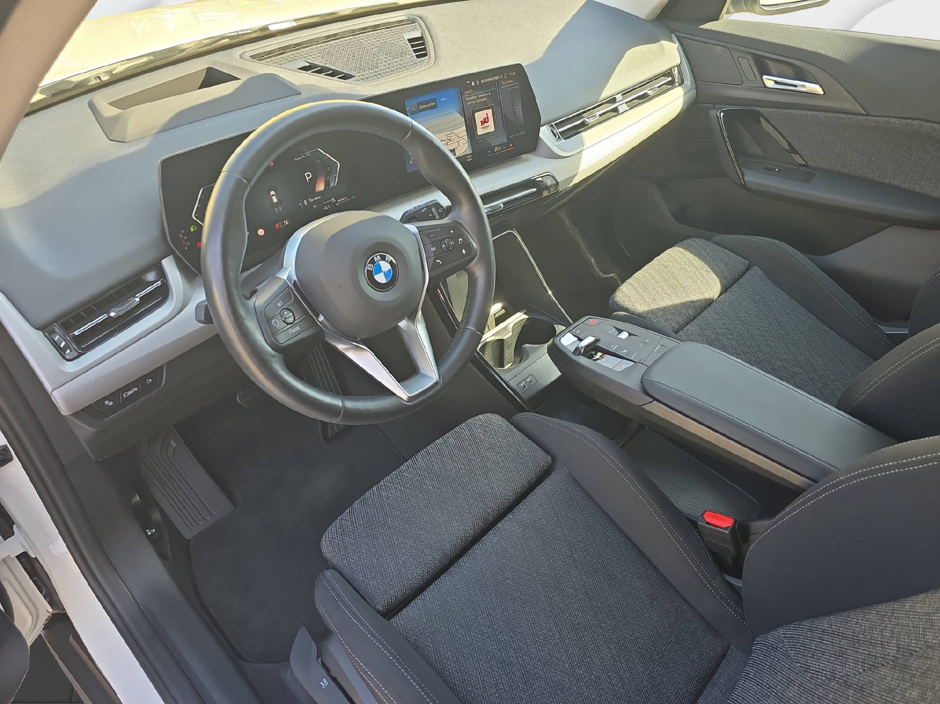 BMW X1 20d xDrive ** 5 Jahre GARANTIE // 2'000 kg Anhängelast **-image-4