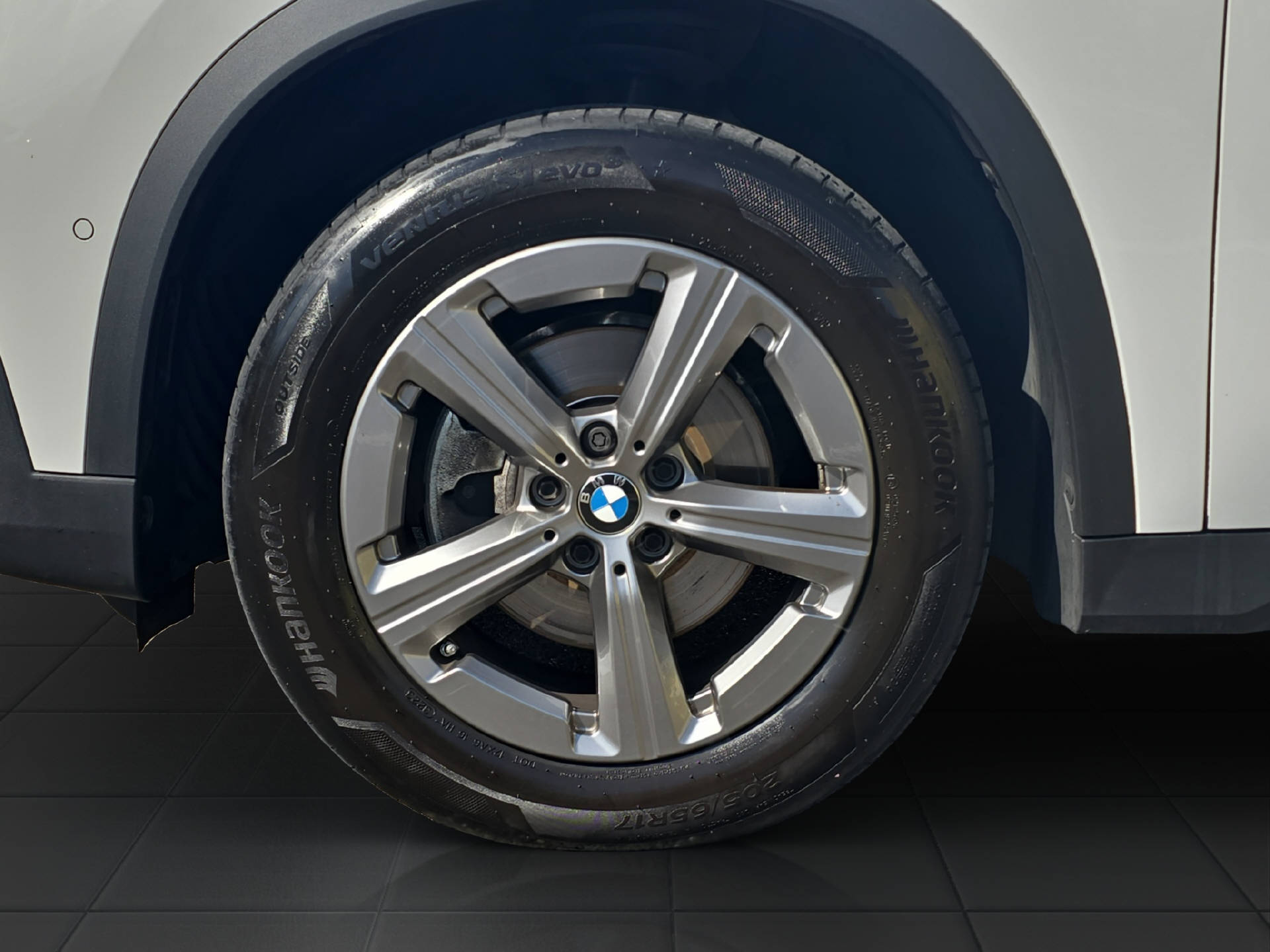 BMW X1 20d xDrive ** 5 Jahre GARANTIE // 2'000 kg Anhängelast **-image-2
