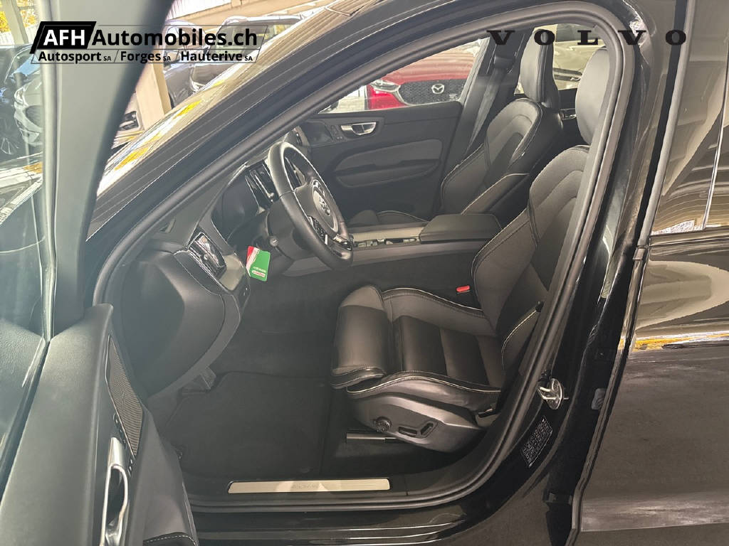 VOLVO XC60 2.0 T6 TE Ultimate Dark eAWD-image-5