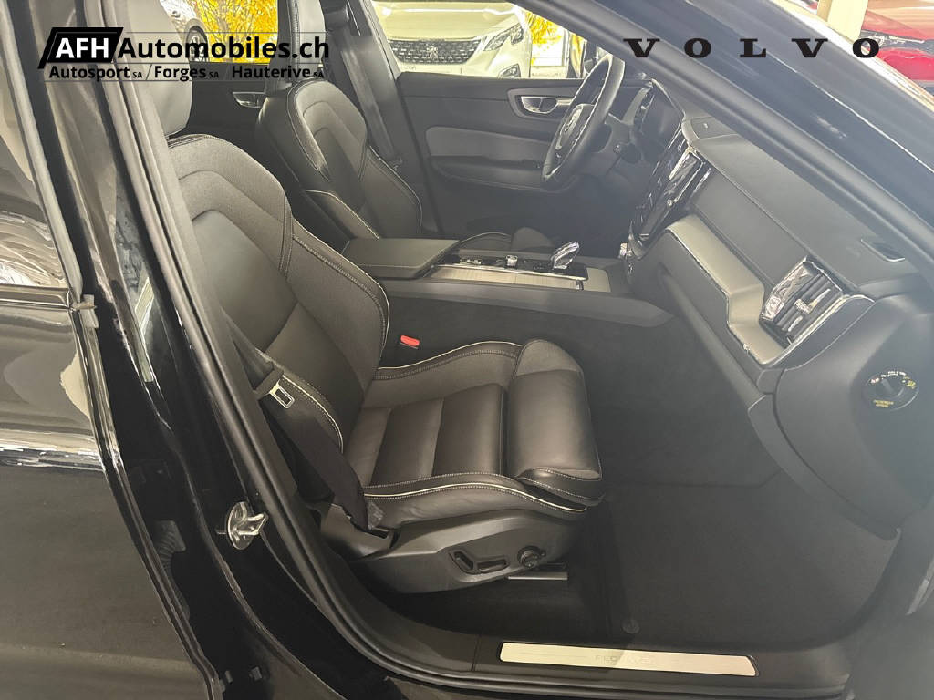 VOLVO XC60 2.0 T6 TE Ultimate Dark eAWD-image-8