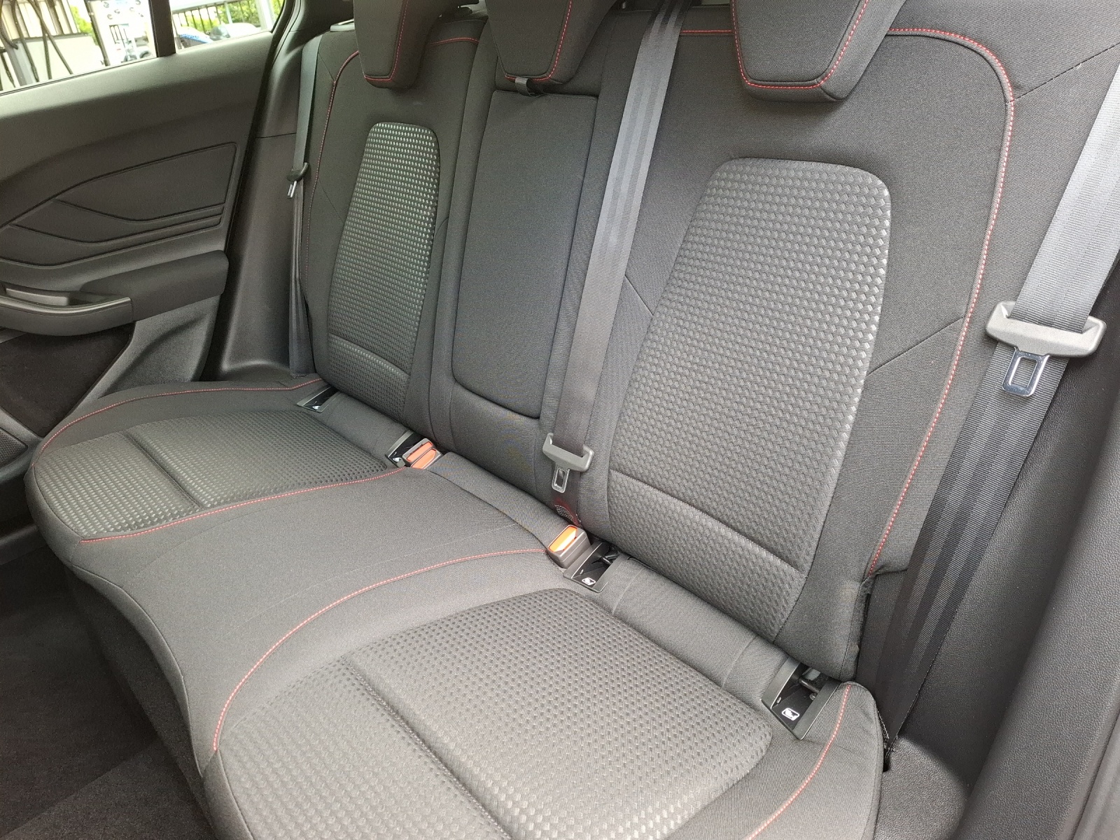 FORD Focus Station Wagon 1.0i EcoB Hybrid 155 ST-Line X-image-9