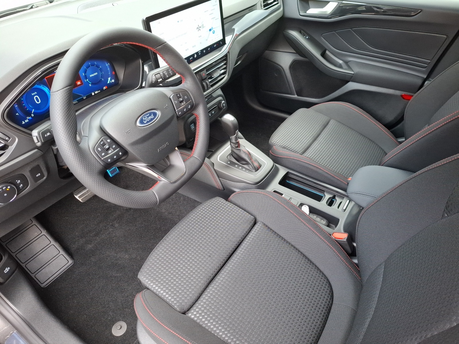 FORD Focus Station Wagon 1.0i EcoB Hybrid 155 ST-Line X-image-4