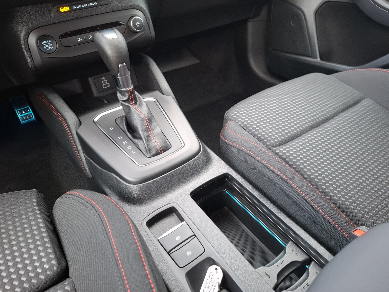 FORD Focus Station Wagon 1.0i EcoB Hybrid 155 ST-Line X-image-7
