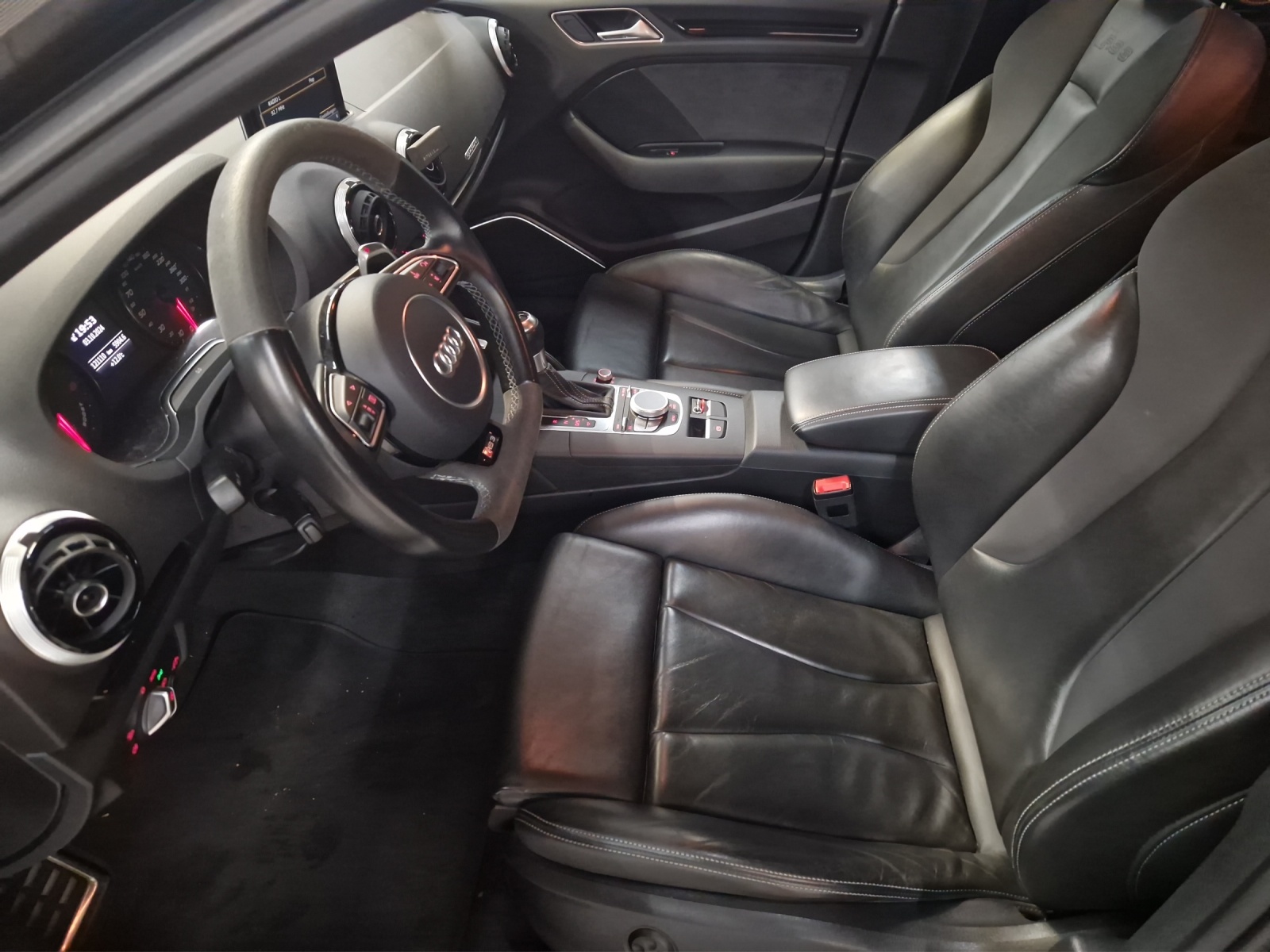 AUDI RS3 Sportback 2.5 T FSI quattro S-Tronic-image-12