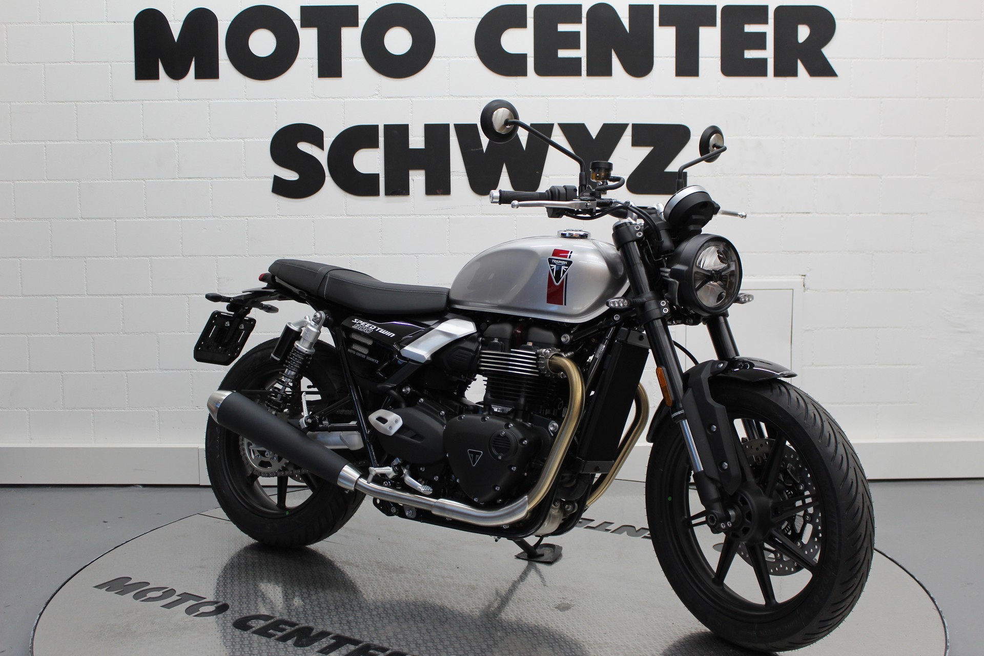 TRIUMPH Speed Twin 900-showroom-element-1