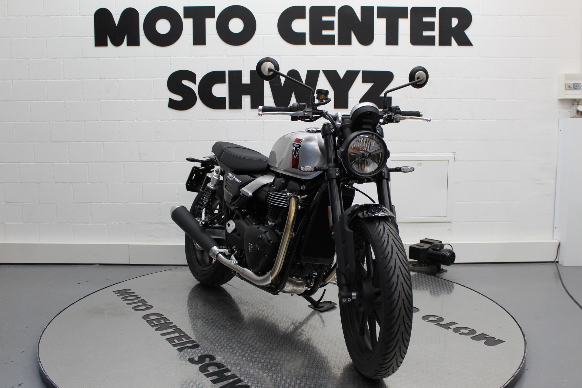 TRIUMPH Speed Twin 900-showroom-element-2