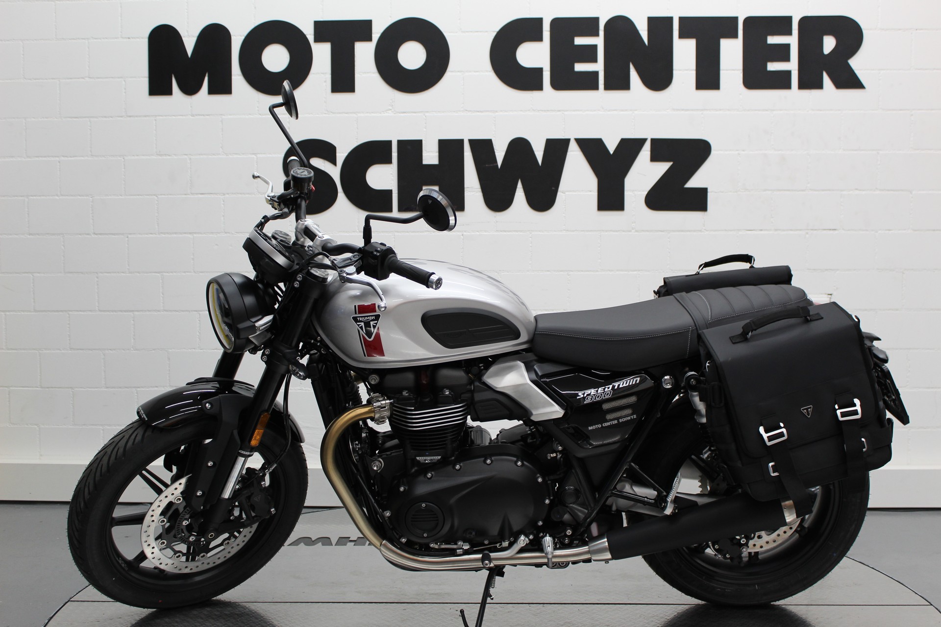 TRIUMPH Speed Twin 900-showroom-element-3