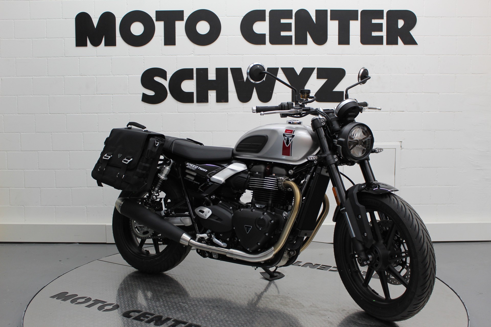 TRIUMPH Speed Twin 900-showroom-element-1