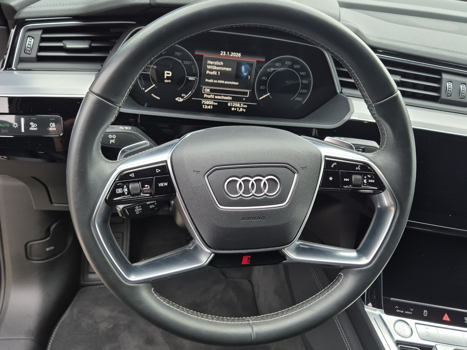 AUDI e-tron 55 Sportback S Line quattro-image-10