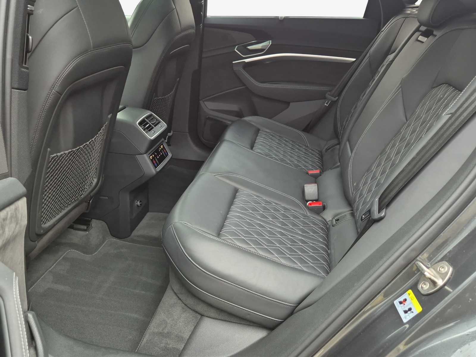 AUDI e-tron 55 Sportback S Line quattro-image-12