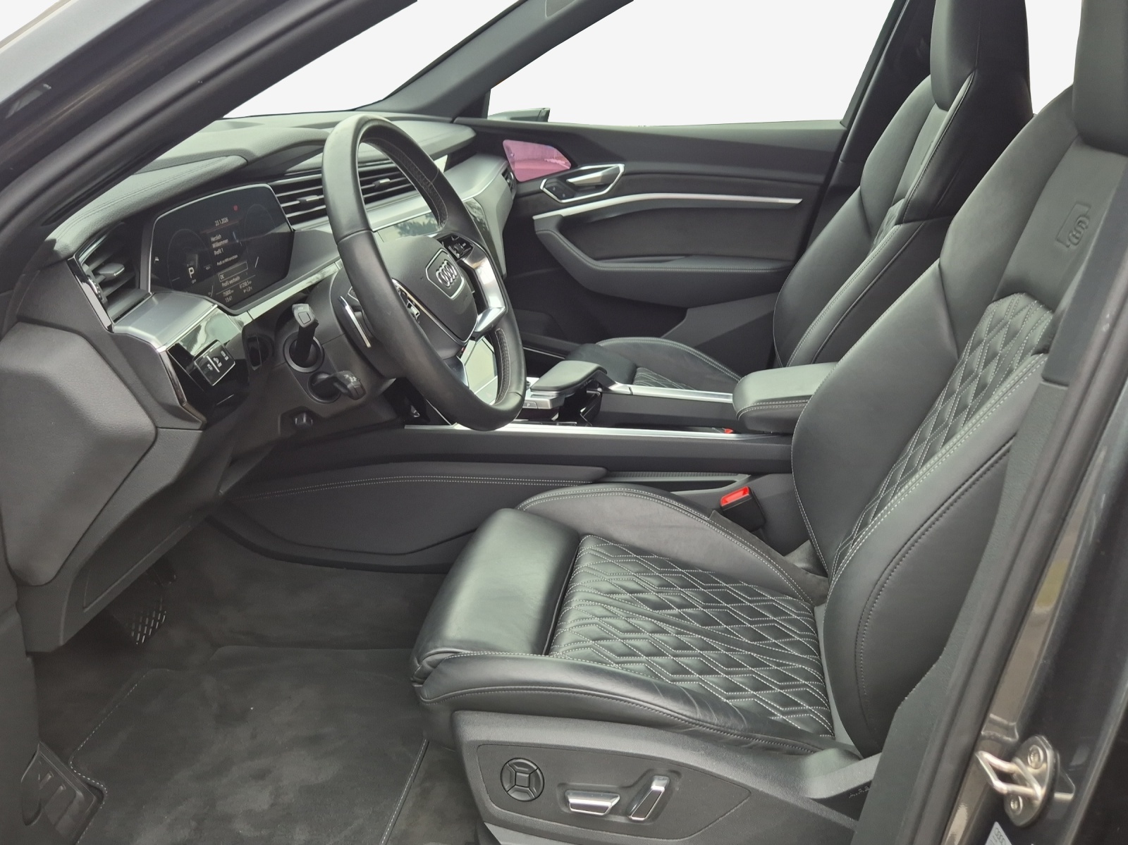 AUDI e-tron 55 Sportback S Line quattro-image-8