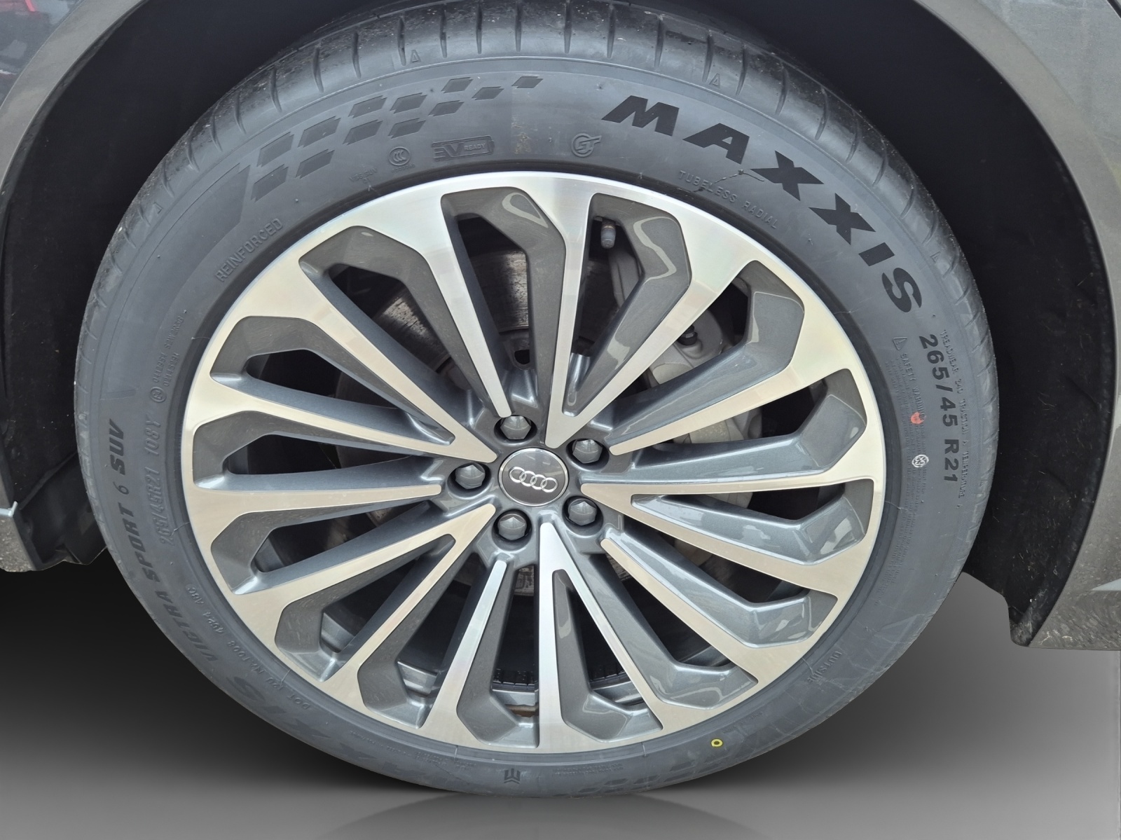 AUDI e-tron 55 Sportback S Line quattro-image-14