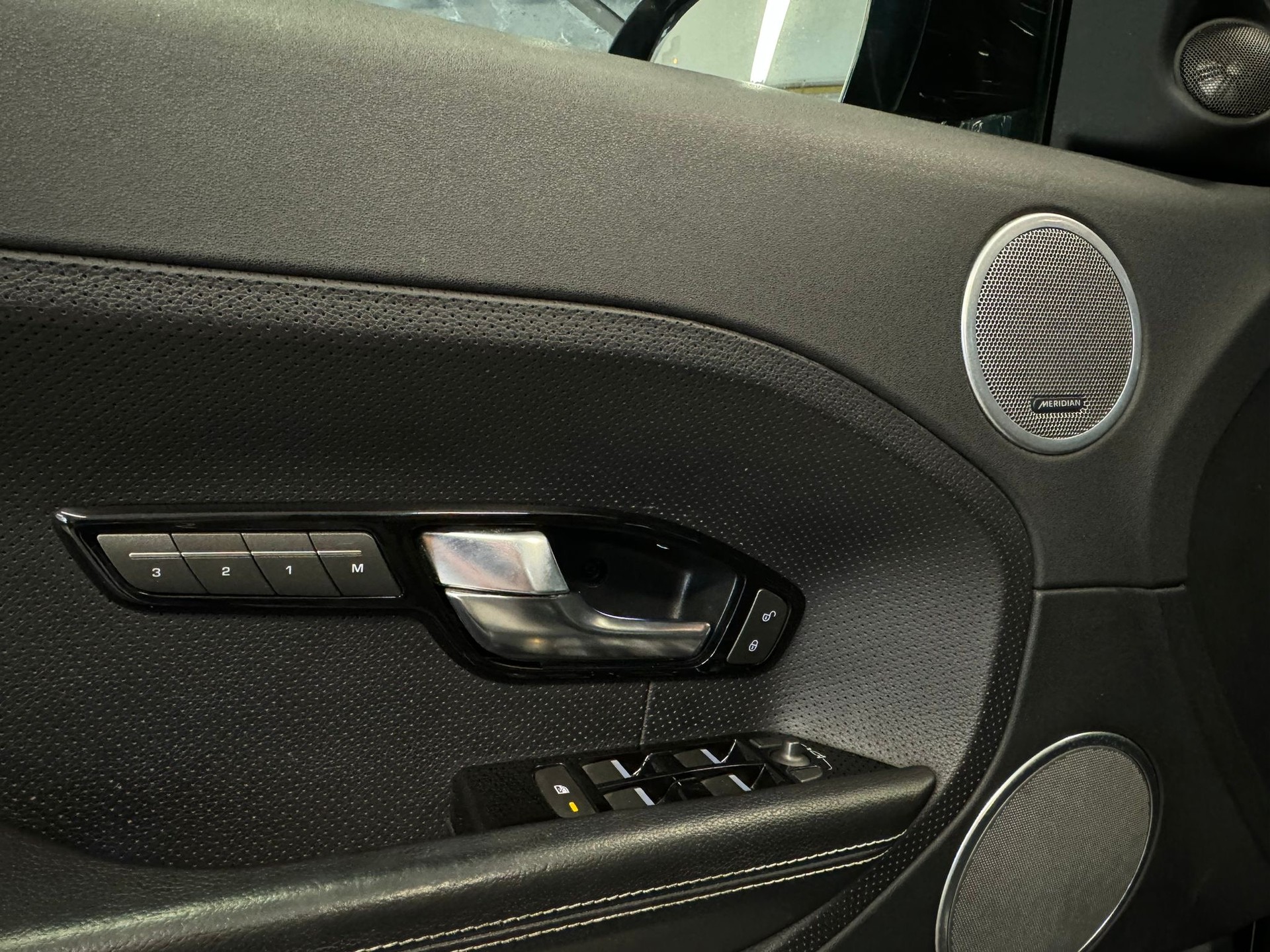 LAND ROVER Range Rover Evoque 2.2 SD4 Prestige-image-10