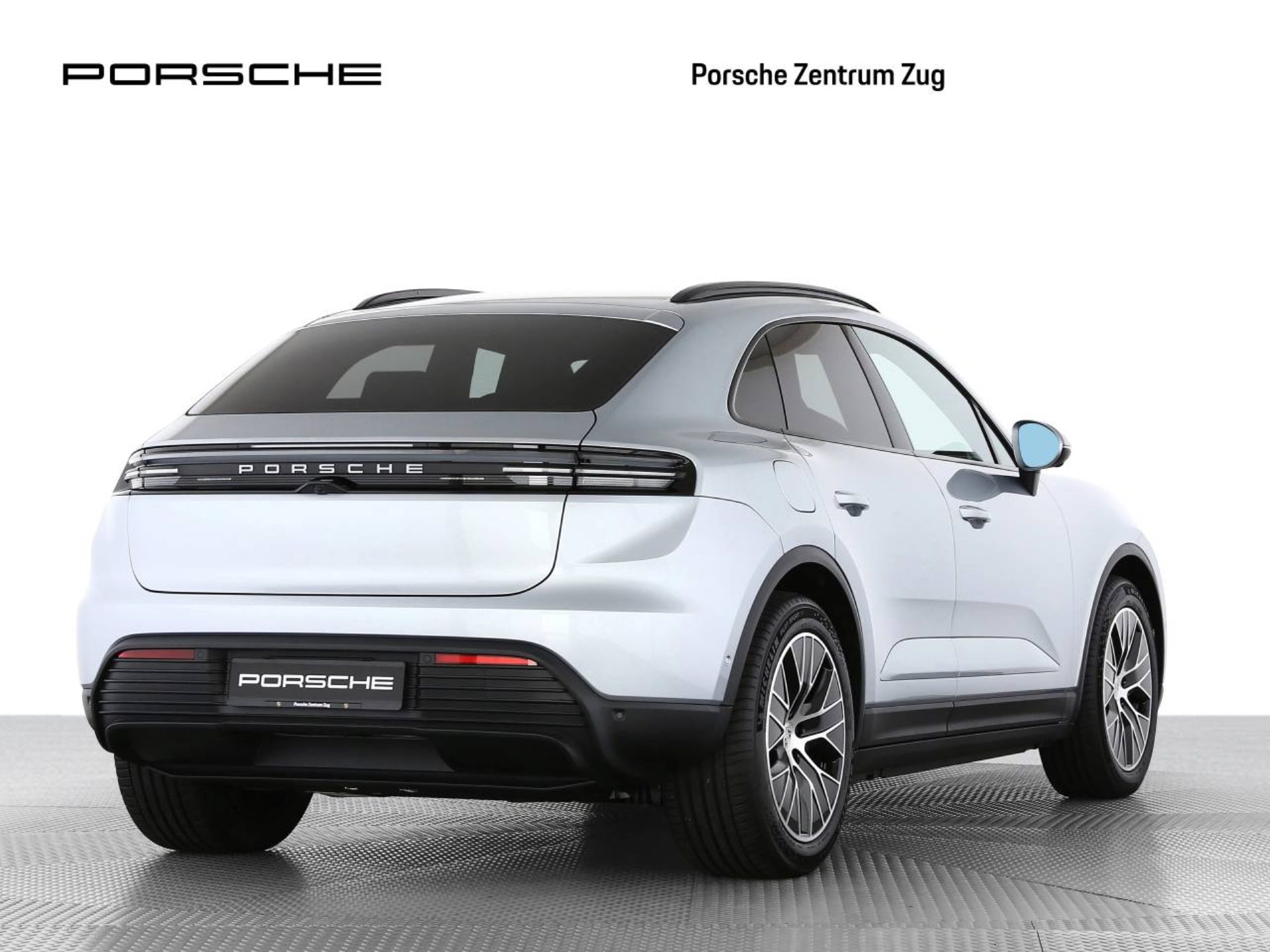 PORSCHE Macan 4-image-1