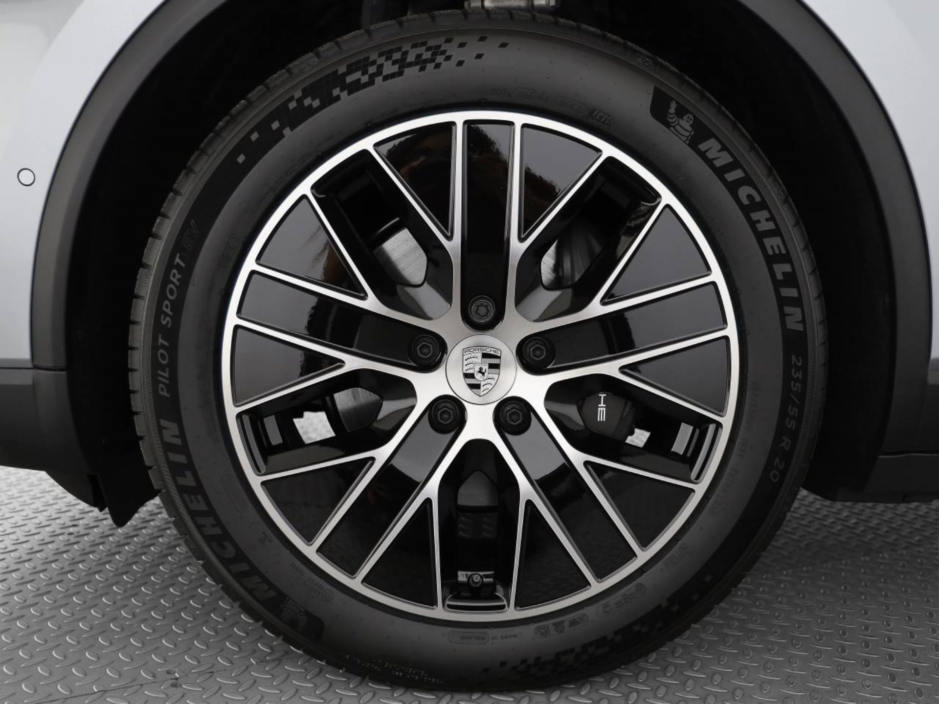 PORSCHE Macan 4-image-7