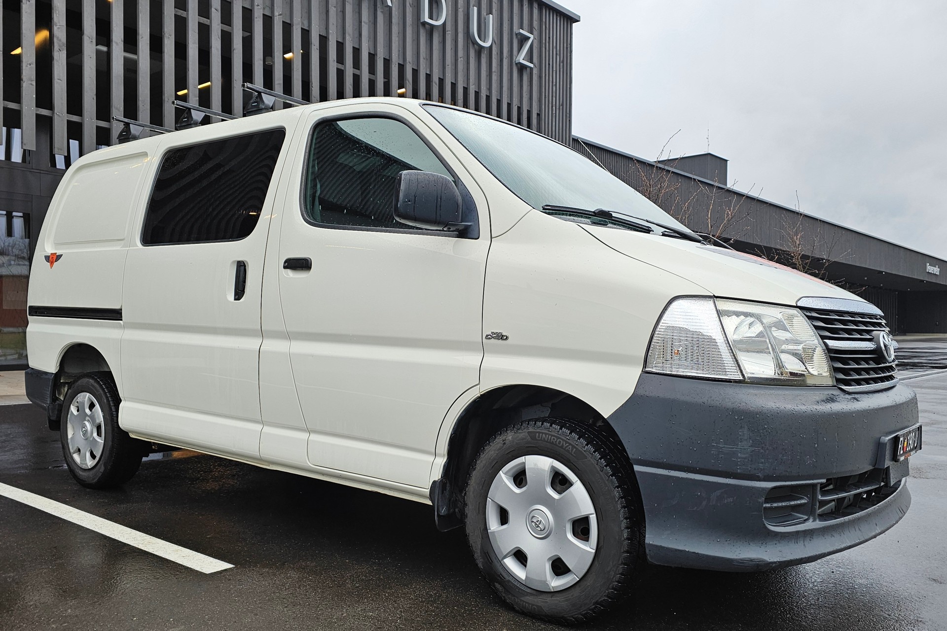 TOYOTA Hiace D-4D Van SWB-image-3