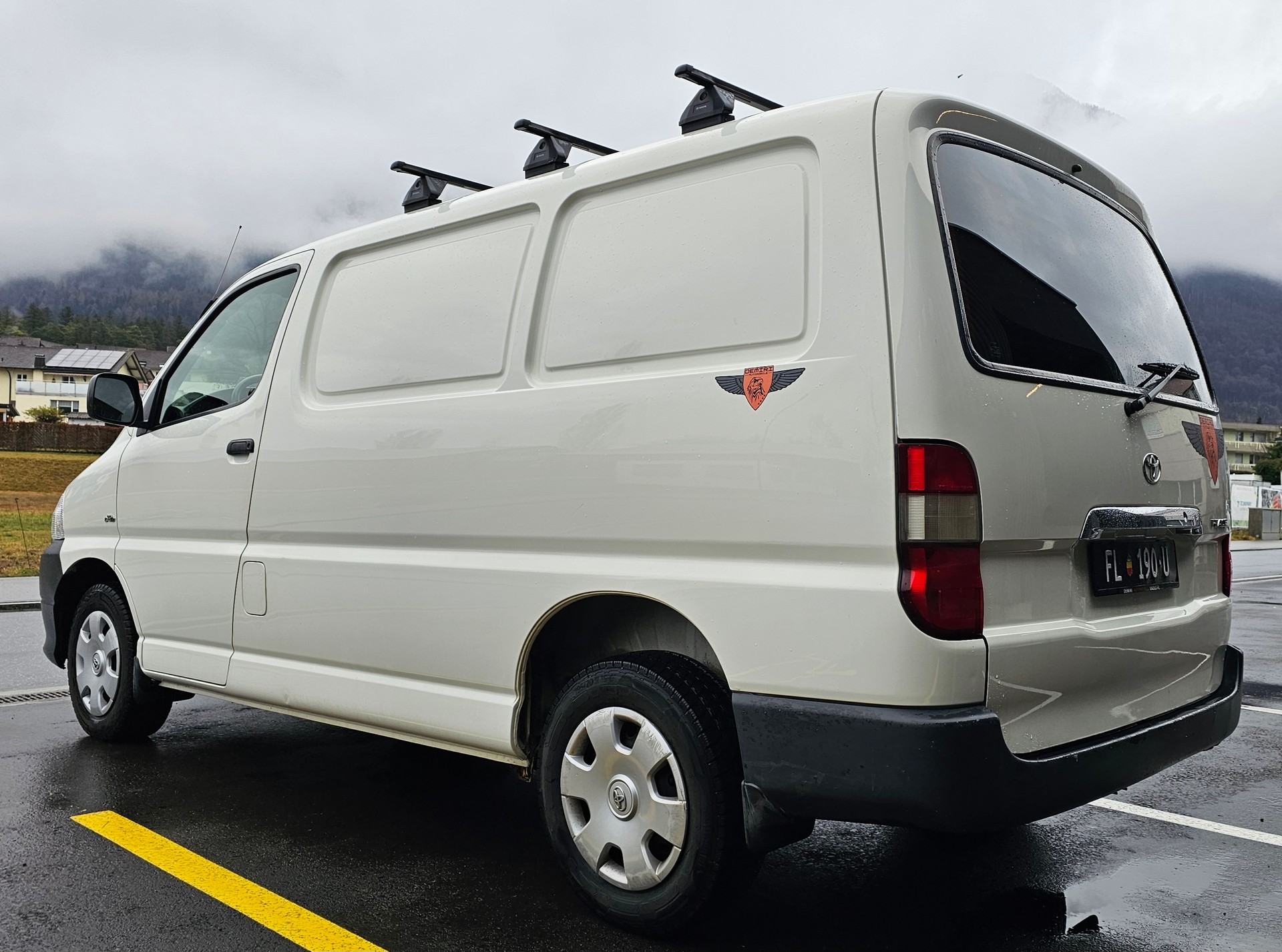 TOYOTA Hiace D-4D Van SWB-image-2