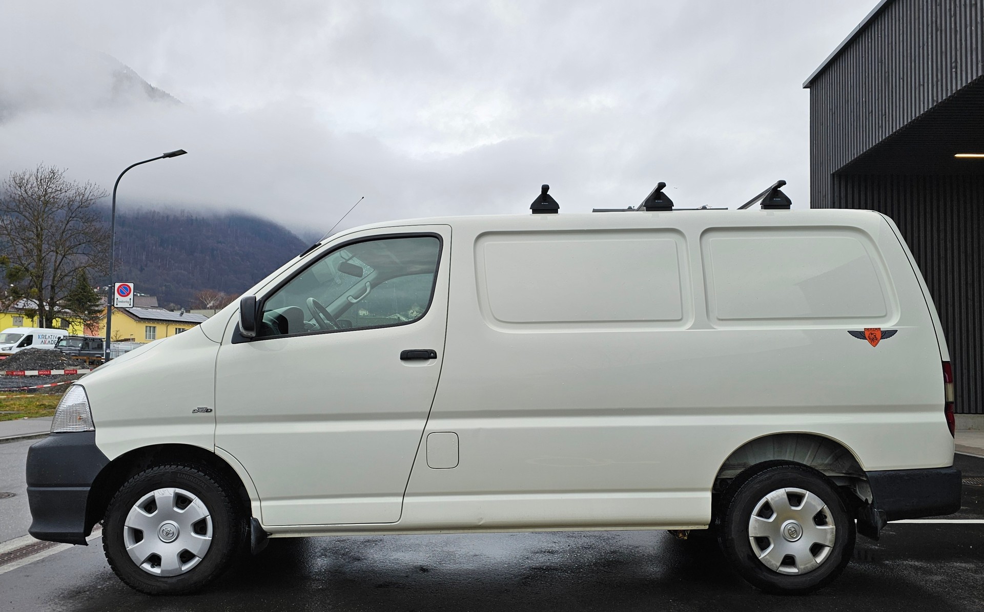 TOYOTA Hiace D-4D Van SWB-image-1